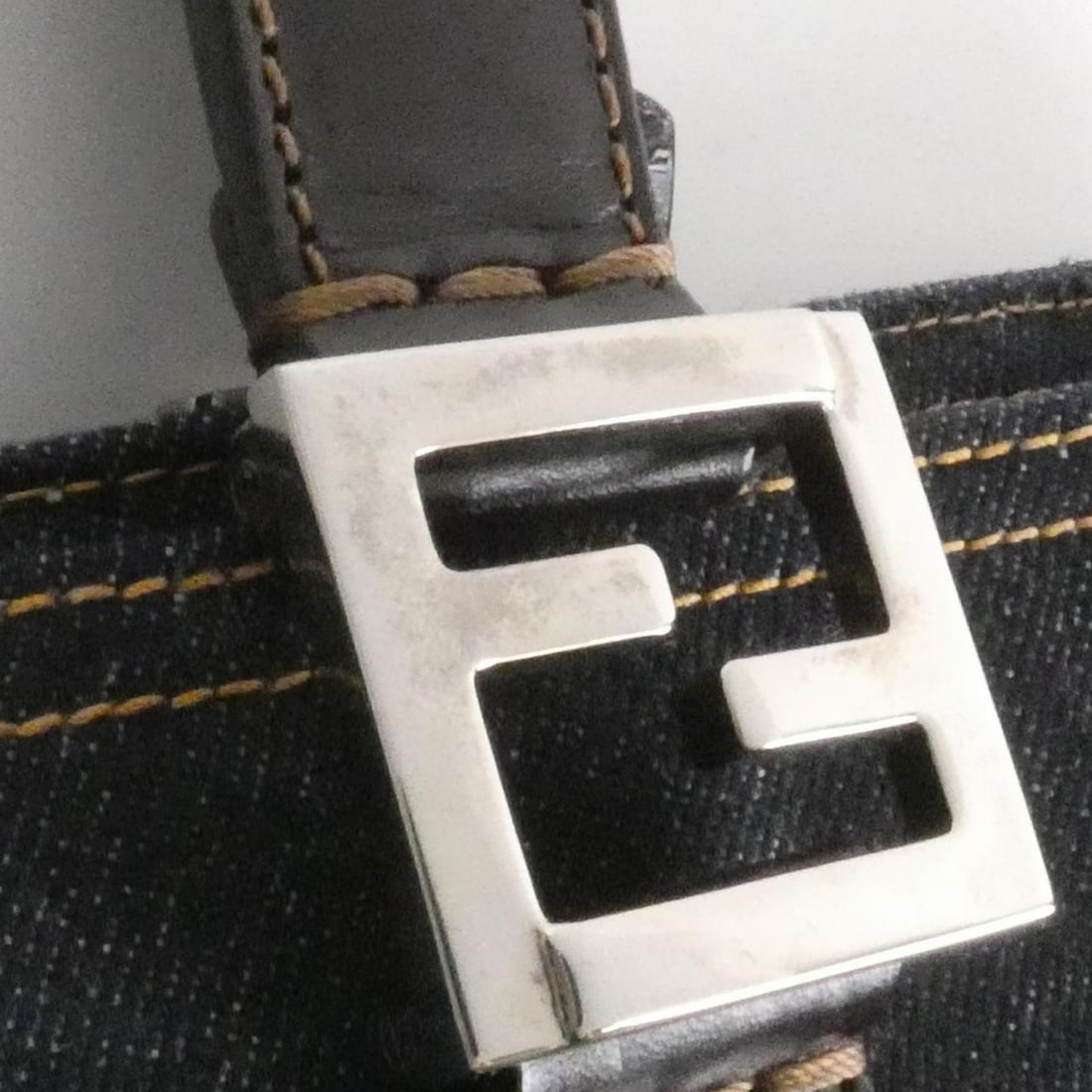 Fendi 26329 handbag - 4