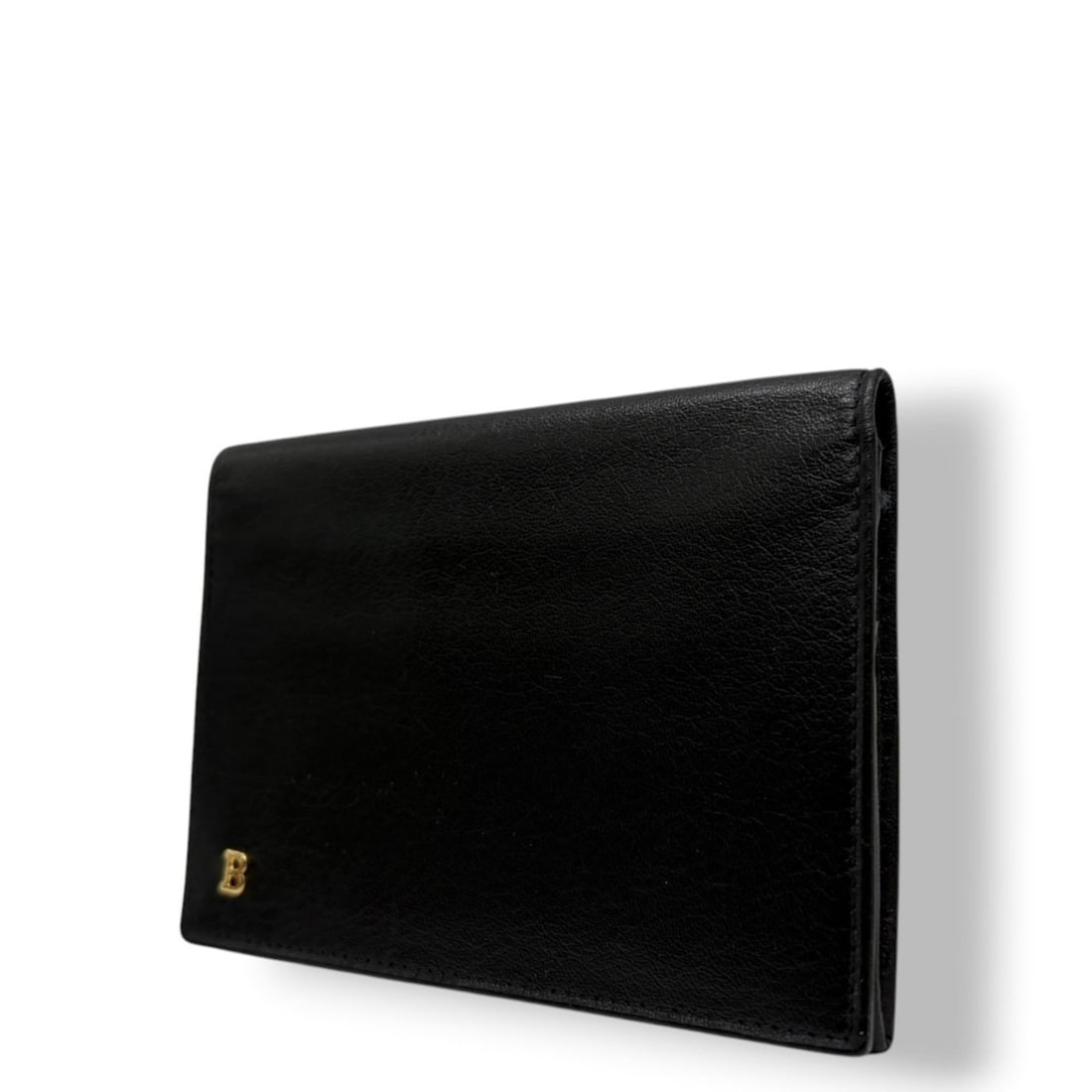 Bally business card holder/card case, leather, black, gold hardware, bi-fold, men's/women's, w3: --- Catalog ---Category: DesignType: Card caseColor: BlackGender: Men,WomenMaterial: Leather Category: GeneralBrand: BallyCountry of Origin: ItalyCategory: Physical PropertiesSize (HxWxD): 8cm x 11cm