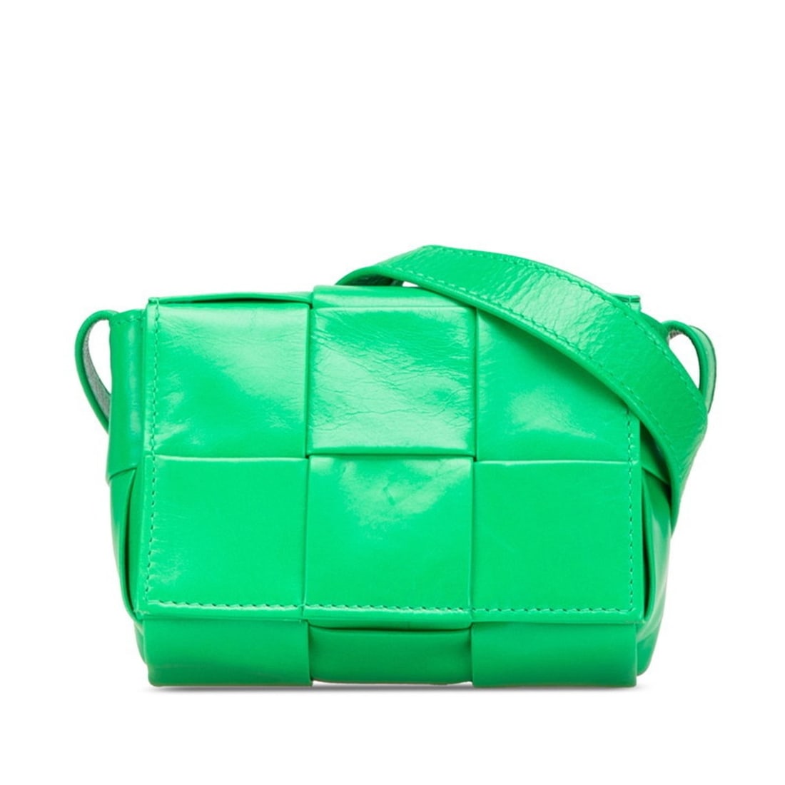 Bottega Veneta Maxi Intrecciato Candy Cassette Crossbody Shoulder Bag 667048 Parakeet Green Leather: --- Catalog ---Category: SizeSize (HxWxD): 9.5cm x 13.5cm x 4cm / 3.74'' x 5.31'' x 1.57''Category: DesignType: Shoulder bagColor: GreenGender: WomenMaterial: Leather Category: GeneralMPN: 667048Brand