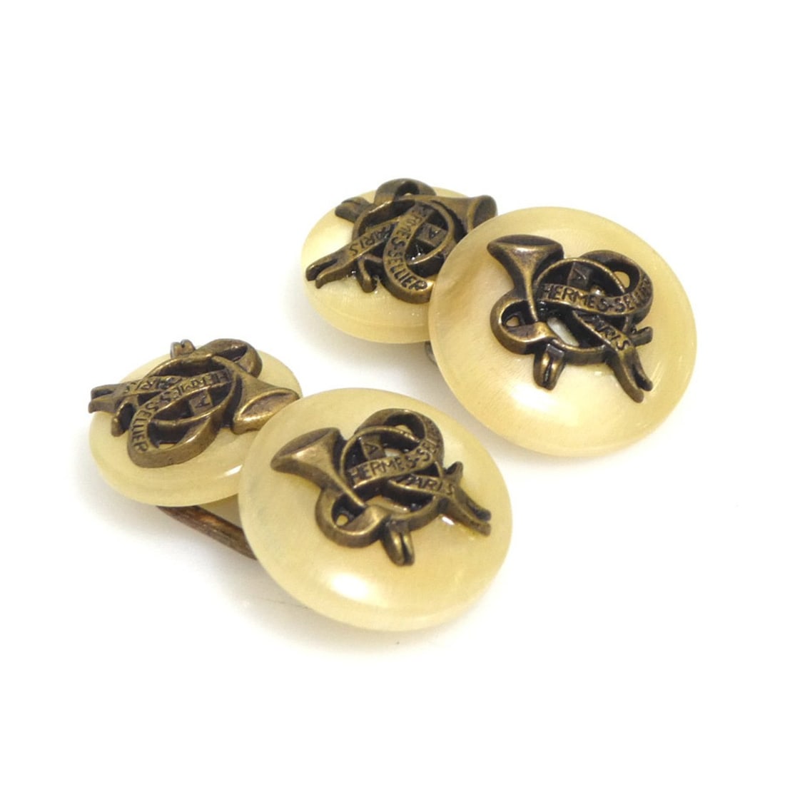 Hermes cufflinks, buffalo horn, metal, ivory, men's, free shipping, h32025a: --- Catalog ---Category: SizeSize (HxWxD): 15.00mm x 15.00mm x 20.00mm / 0.59'' x 0.59'' x 0.79''Category: DesignType: CufflinksColor: IvoryGender: MenMaterial: Buffalo horn, MetalCategory: GeneralBra