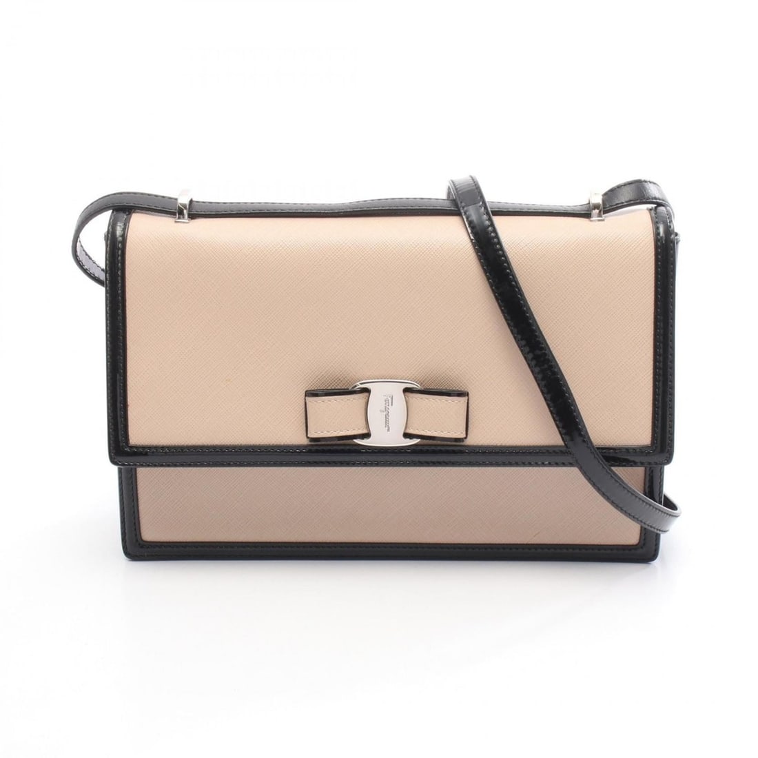 Salvatore Ferragamo Vara Ribbon Shoulder Bag/Handbag, Leather, Women's, Pink/Black: --- Catalog ---Category: SizeSize (HxWxD): 16cm x 24.5cm x 3cm / 6.29'' x 9.64'' x 1.18''Category: DesignType: Handbag, Shoulder bagColor: Black, PinkGender: WomenMaterial: Leather Category: GeneralBr