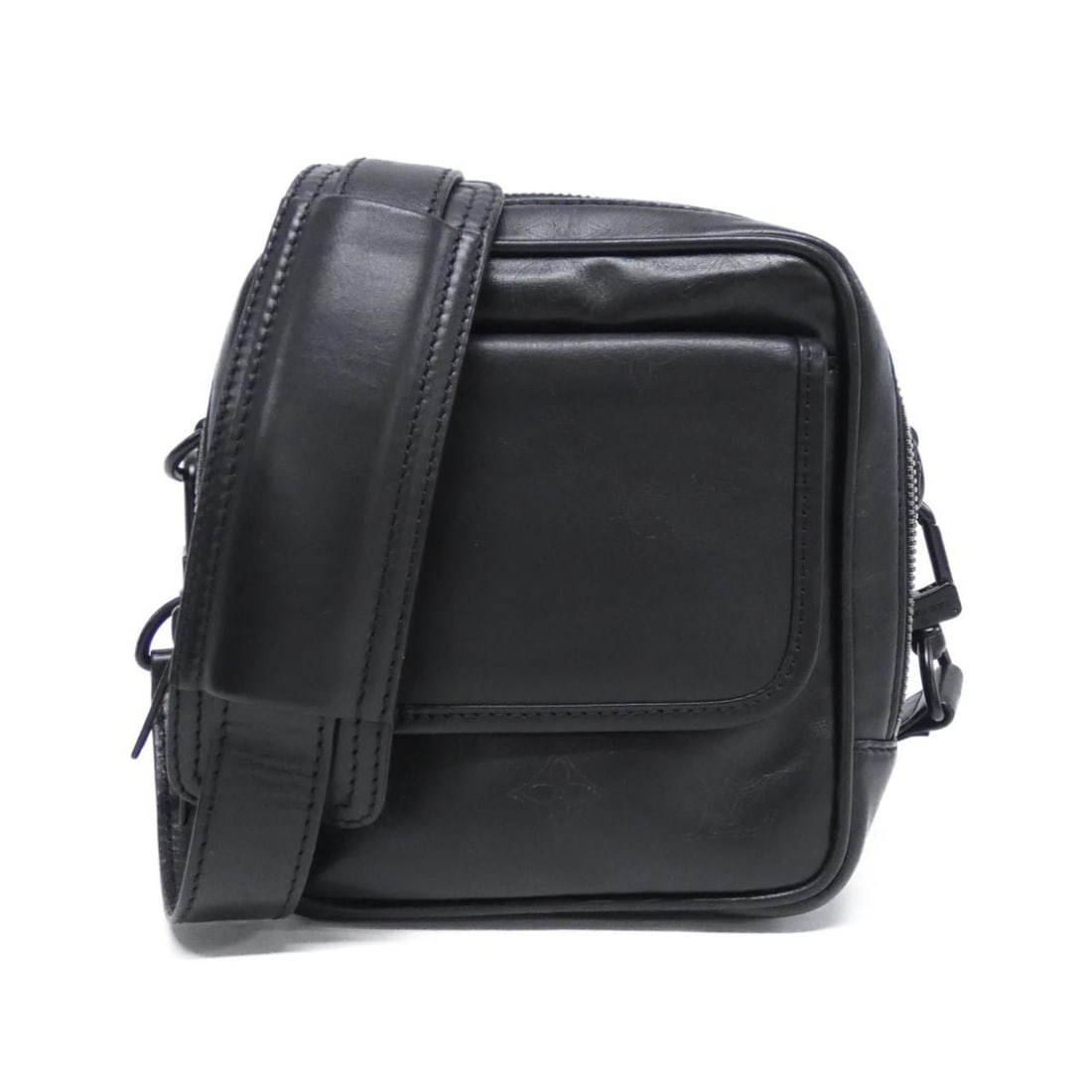 Louis Vuitton Monogram Defile Peonia M92403 Shoulder Bag: --- Catalog ---Category: SizeSize (HxWxD): 16cm x 14cm x 6cm / 6.29'' x 5.51'' x 2.36''Category: DesignType: Shoulder bagColor: BlackGender: MenMaterial: Leather Leather/Fur Type: Calf