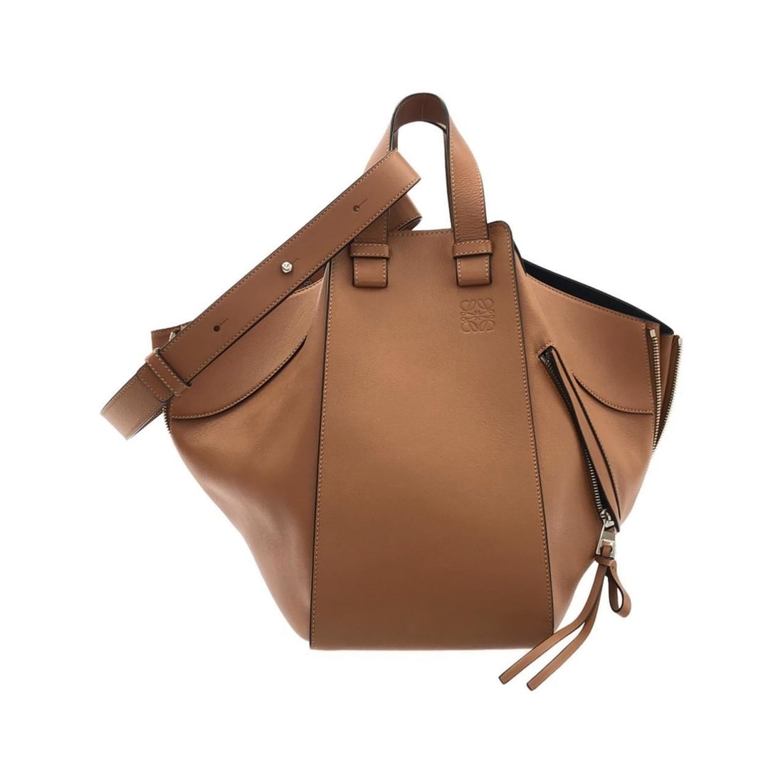 Loewe Hammock Medium 387 30 T38 Shoulder Bag: --- Catalog ---Category: SizeSize (HxWxD): 28cm x 15cm x 15.5cm / 11.02'' x 5.9'' x 6.1''Category: DesignType: Shoulder bagColor: BrownGender: Women,MenMaterial: Leather Leather/Fur Type: