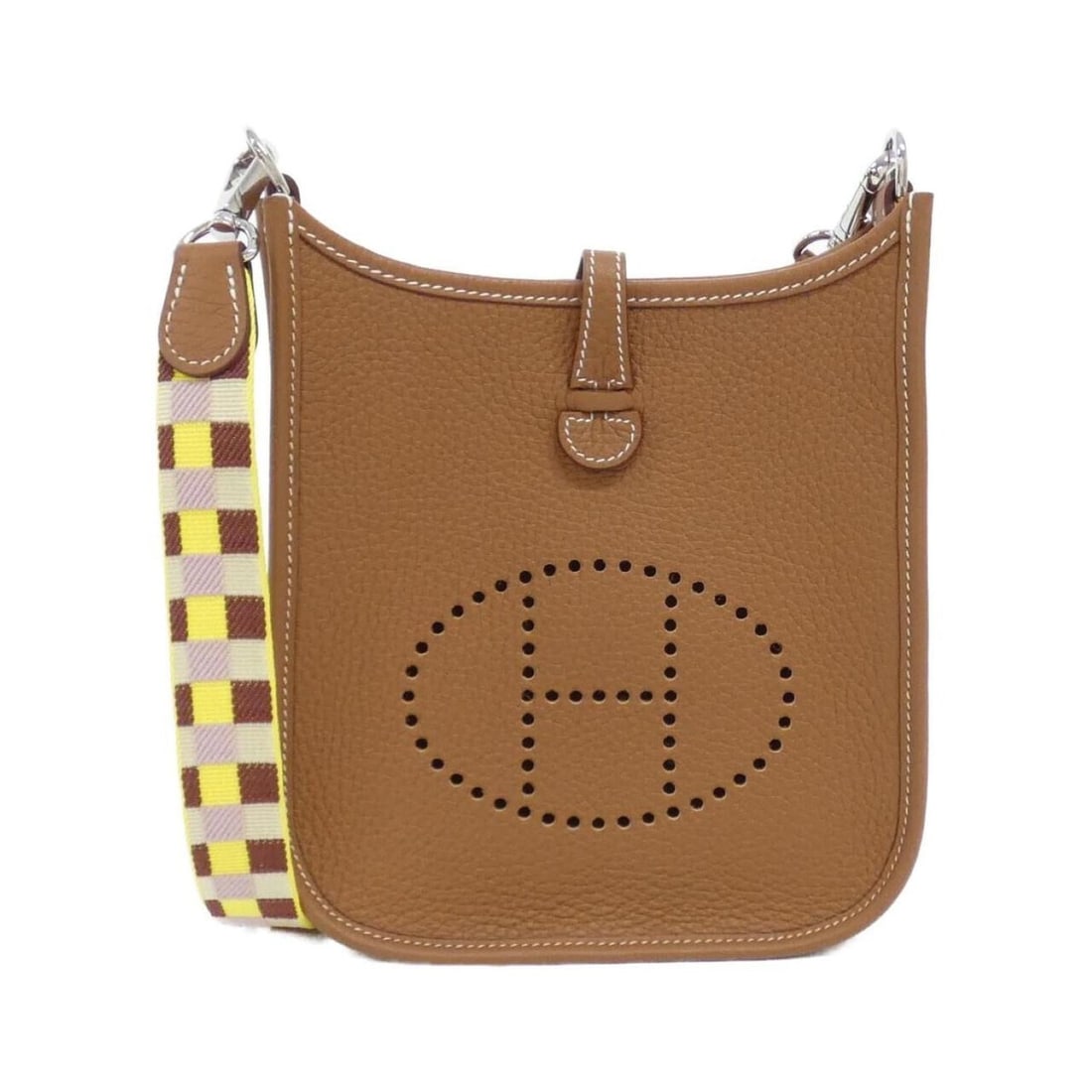 Hermes Maxi Cadreille Evelyne Amazon 16cm 083433CK Shoulder Bag: --- Catalog ---Category: SizeSize (HxWxD): 18cm x 17cm x 5.5cm / 7.08'' x 6.69'' x 2.16''Category: DesignType: Shoulder bagColor: Brown, Rouge HGender: WomenMaterial: Taurillon clemence leather