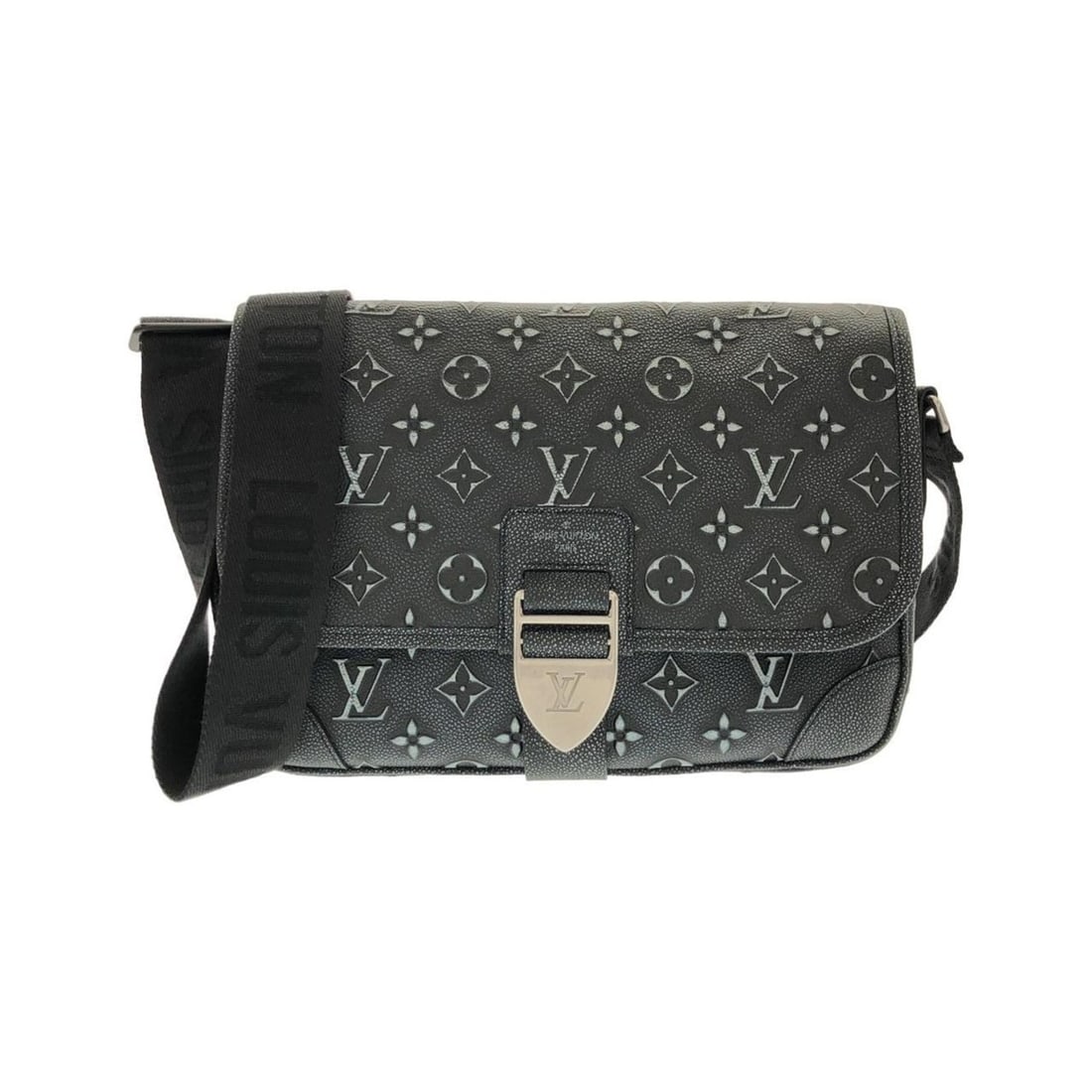 Louis Vuitton Archie Messenger M21358 Shoulder Bag: --- Catalog ---Category: SizeWeight: 1.1kg / 2.42lb.Size (HxWxD): 25.5cm x 34.5cm x 7.5cm / 10.03'' x 13.58'' x 2.95''Strap Length: 139cm / 54.72''Category: DesignType: Shoulder bagColor: