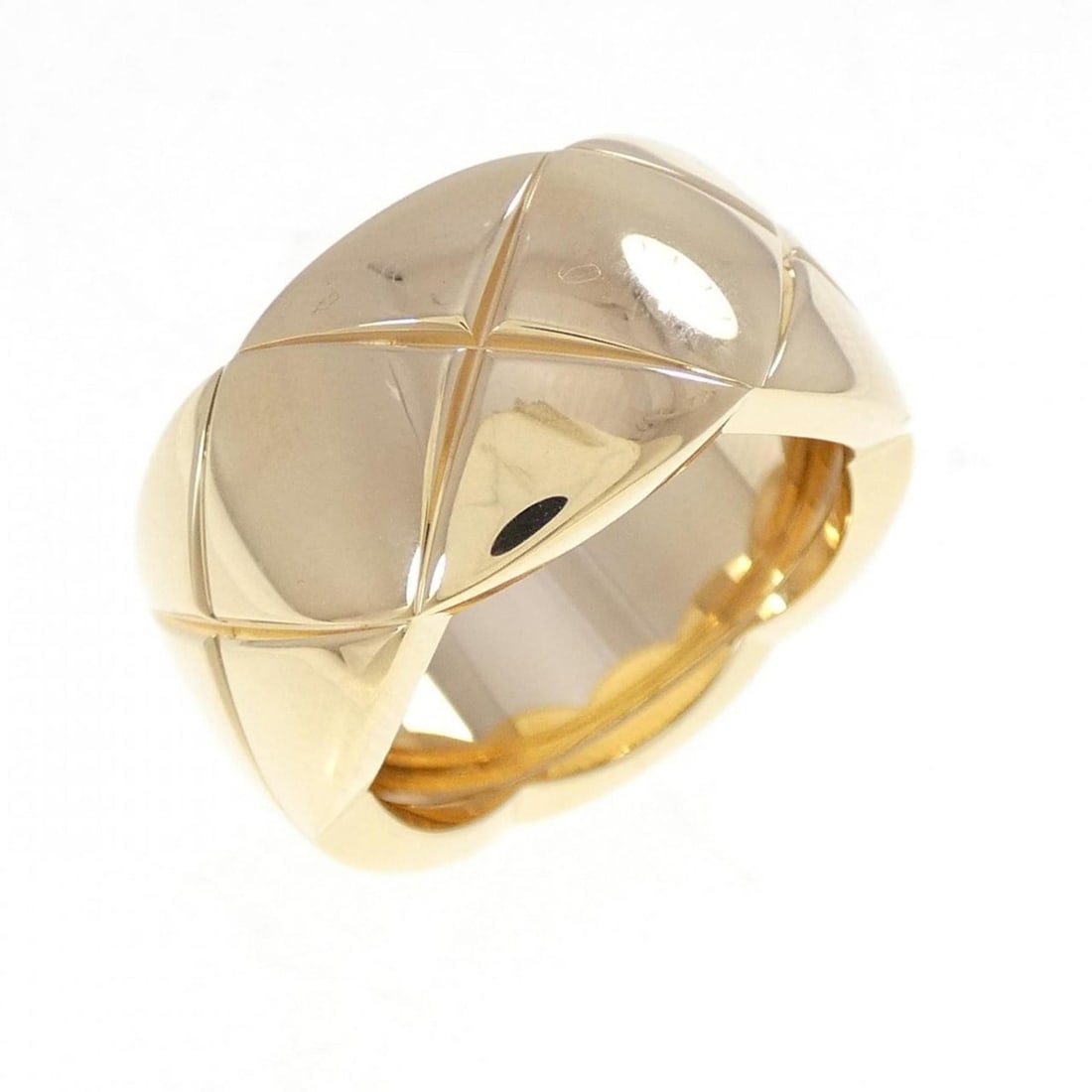 Chanel Coco Crush Large Ring: --- Catalog ---Category: SizeWidth: 11.3mm / 0.44''Weight: 12.5g / 0.44oz.JP Size: 14US Size: 7Category: DesignType: Band ringMaterial: Yellow gold (18K)Category: GeneralBrand: Chanel--- Item List