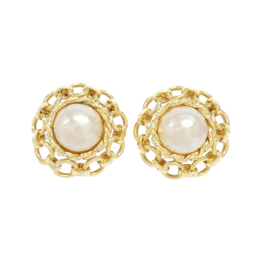 Chanel earrings: --- Catalog ---Category: SizeSize (HxWxD): 35.00mm x 35.00mm / 1.38'' x 1.38''Category: DesignType: Clip earringsColor: Gold, WhiteGender: WomenCategory: GeneralBrand: Chanel--- Item List ---Section:
