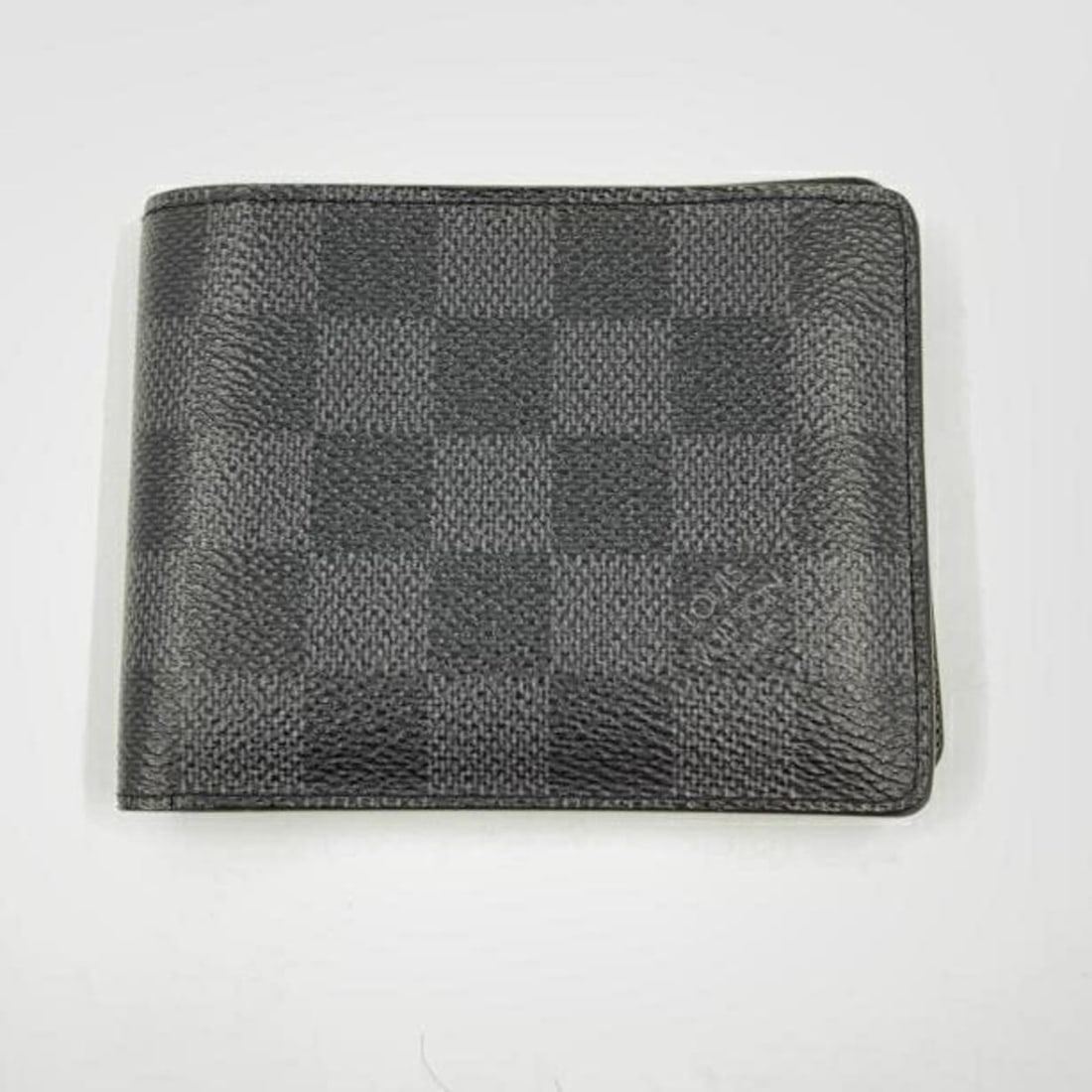LOUIS VUITTON Portefeuille Slender Black x Gray N63261 Wallet: --- Catalog ---Category: SizeSize (HxWxD): 8.6cm x 11.2cm x 1cm / 3.38'' x 4.4'' x 0.39''Category: DesignColor: Black, GrayGender: MenCategory: GeneralMPN: N63261Brand: Louis VuittonCountry of Origin: