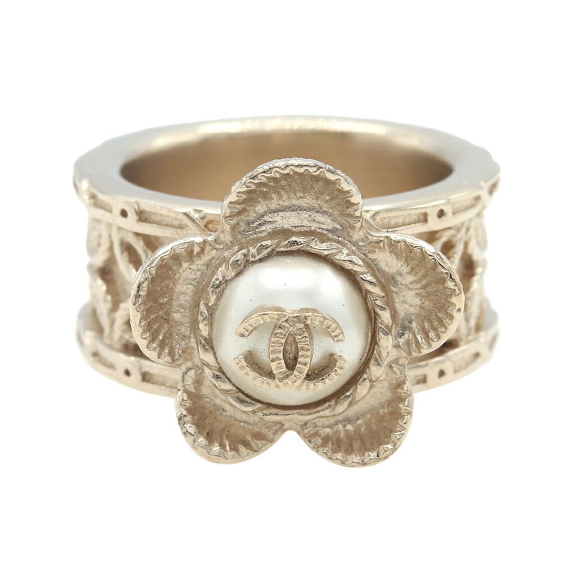 Chanel Ring, Light Gold Metal, Faux Pearl, B16C, 2016 Model, Coco Mark Flower Design, Women's CHANEL: --- Catalog ---Category: SizeJP Size: 12.5US Size: 6.5Category: DesignType: Band ringColor: GoldGender: WomenMaterial: MetalCategory: GeneralBrand: Chanel--- Item List ---Section: ConditionRanking: Ra