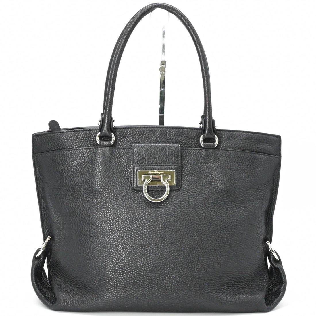Salvatore Ferragamo Gancini Tote Bag for Women, Black with Silver Hardware: --- Catalog ---Category: SizeSize (HxWxD): 26cm x 42cm x 15cm / 10.23'' x 16.53'' x 5.9''Category: DesignType: Tote bagColor: BlackGender: WomenMaterial: Leather Category: GeneralLine: GanciniBrand: