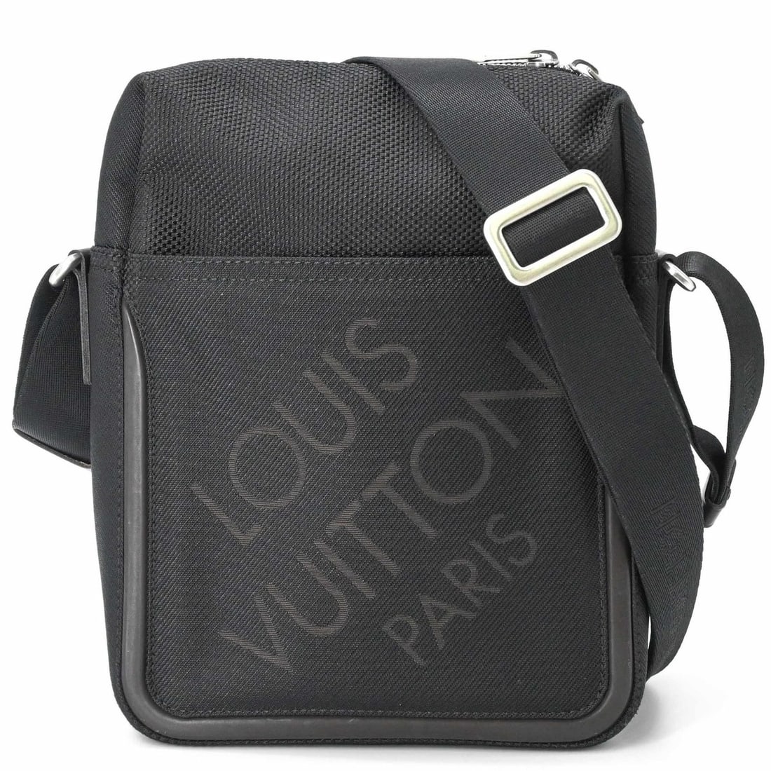 LOUIS VUITTON Damier Geant Citadin MM Shoulder Bag for Men, Black M93042: --- Catalog ---Category: SizeSize (HxWxD): 25cm x 20cm x 7.5cm / 9.84'' x 7.87'' x 2.95''Category: DesignType: Shoulder bagColor: BlackGender: MenMaterial: Damier Geant Category: GeneralBrand: Louis
