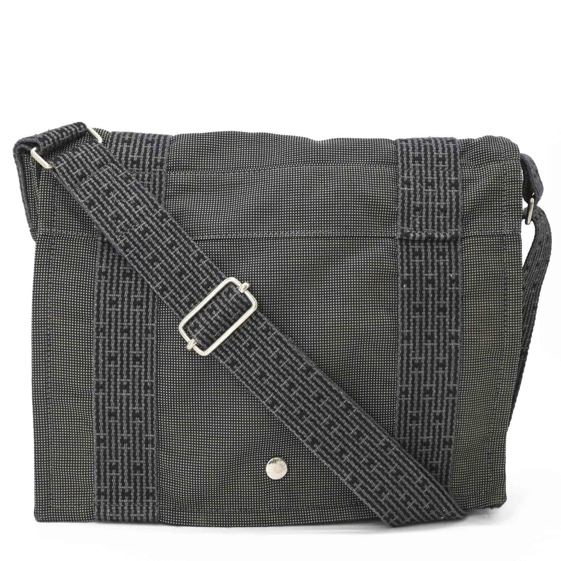 HERMES Hermes Herline Bassas PM Shoulder Bag Nylon Canvas Gray Black: --- Catalog ---Category: SizeSize (HxWxD): 24cm x 30cm x 8cm / 9.44'' x 11.81'' x 3.14''Category: DesignType: Shoulder bagColor: Black, GrayGender: WomenMaterial: Nylon canvas Category: GeneralLine: