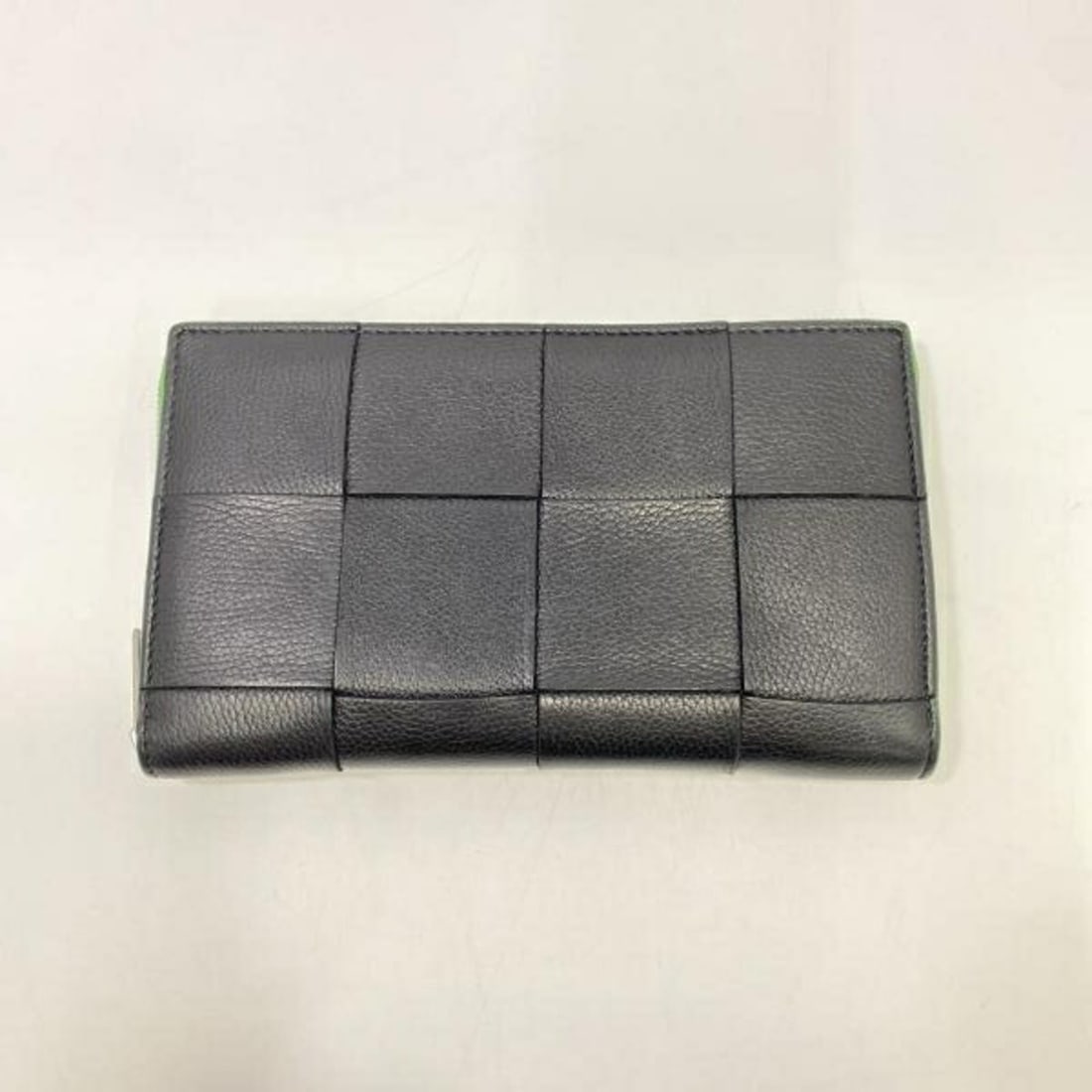 BOTTEGA VENETA Cassette Zip-Around Wallet: --- Catalog ---Category: SizeSize (HxWxD): 11.5cm x 19cm x 2.3cm / 4.52'' x 7.48'' x 0.9''Category: DesignColor: BlackGender: WomenCategory: GeneralBrand: Bottega VenetaCountry of Origin: Italy---