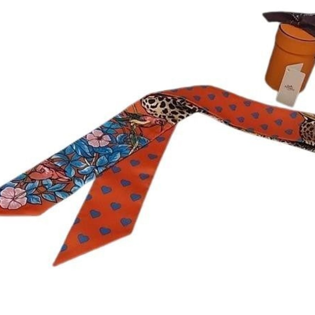 HERMES Ribbon Scarf/Muffler Twilly Multicolor Silk Women's Jungle Love: --- Catalog ---Category: SizeSize (LxW): 86cm x 5cm / 33.85'' x 1.96''Category: DesignType: ScarfColor: Multi-colorGender: WomenMaterial: Silk Category: GeneralBrand: HermesCountry of Origin: France--