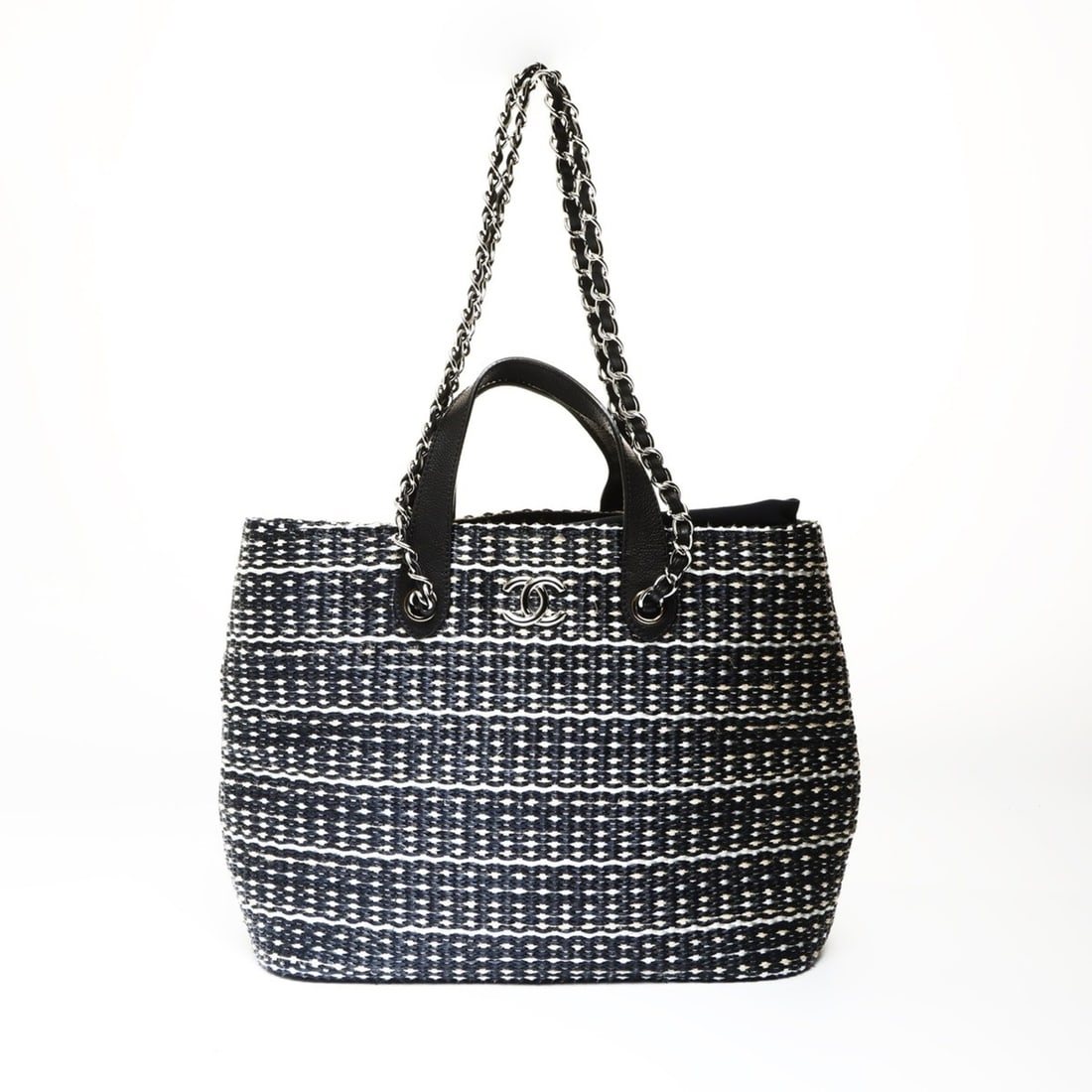 CHANEL Straw Tote Bag with Coco Mark, Black, WS27046: --- Catalog ---Category: SizeSize (HxWxD): 27cm x 42cm x 14cm / 10.62'' x 16.53'' x 5.51''Category: DesignType: Handbag, Tote bagColor: BlackGender: WomenCategory: GeneralBrand: ChanelCountry of