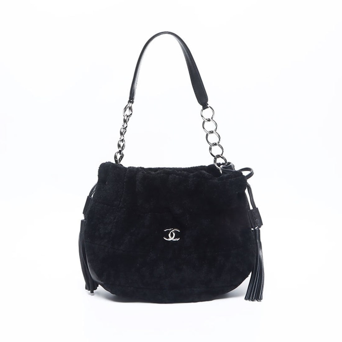 CHANEL Chocolate Bar Fringe Handbag in Black with Fur and Silver Hardware (WS10621): --- Catalog ---Category: SizeSize (HxWxD): 21cm x 27cm x 10cm / 8.26'' x 10.62'' x 3.93''Category: DesignType: HandbagColor: BlackGender: WomenCategory: GeneralBrand: ChanelCountry of Origin: