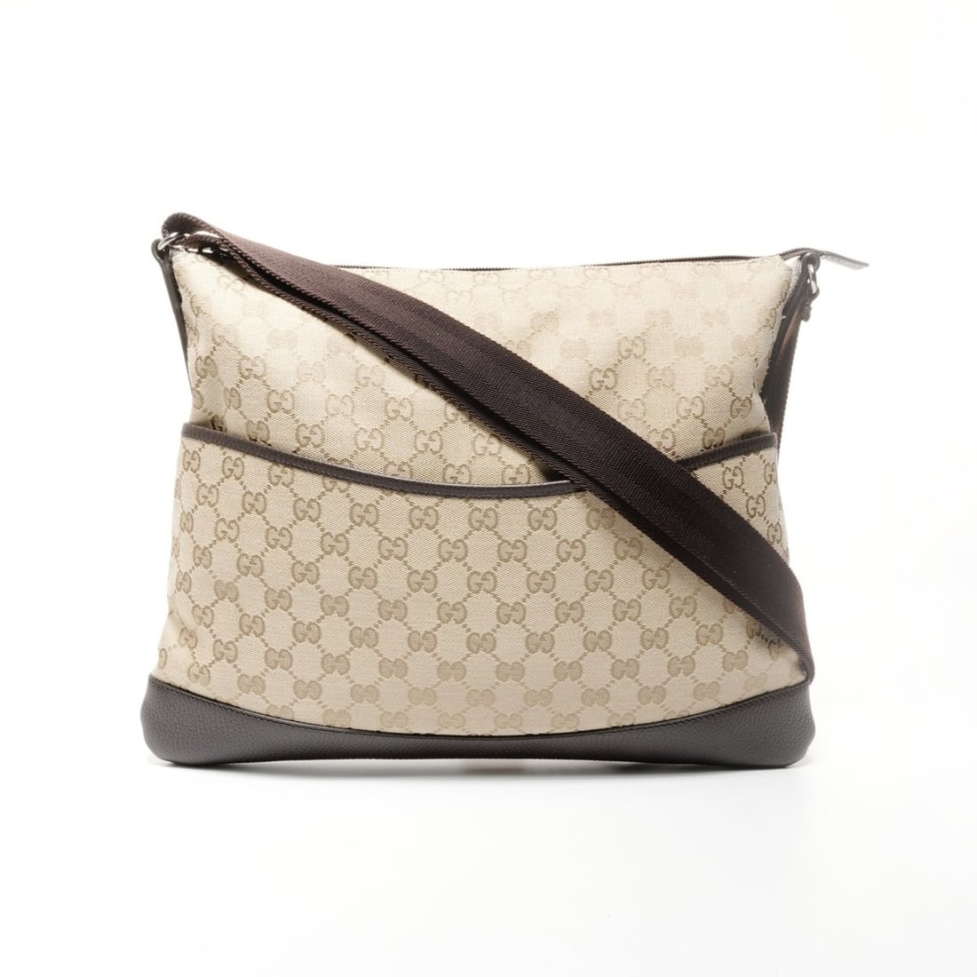 Gucci GG canvas shoulder bag in beige: --- Catalog ---Category: SizeSize (HxWxD): 30cm x 37cm x 2cm / 11.81'' x 14.56'' x 0.78''Category: DesignType: Shoulder bagColor: BeigeGender: WomenCategory: GeneralBrand: GucciCountry of Origin: Ital