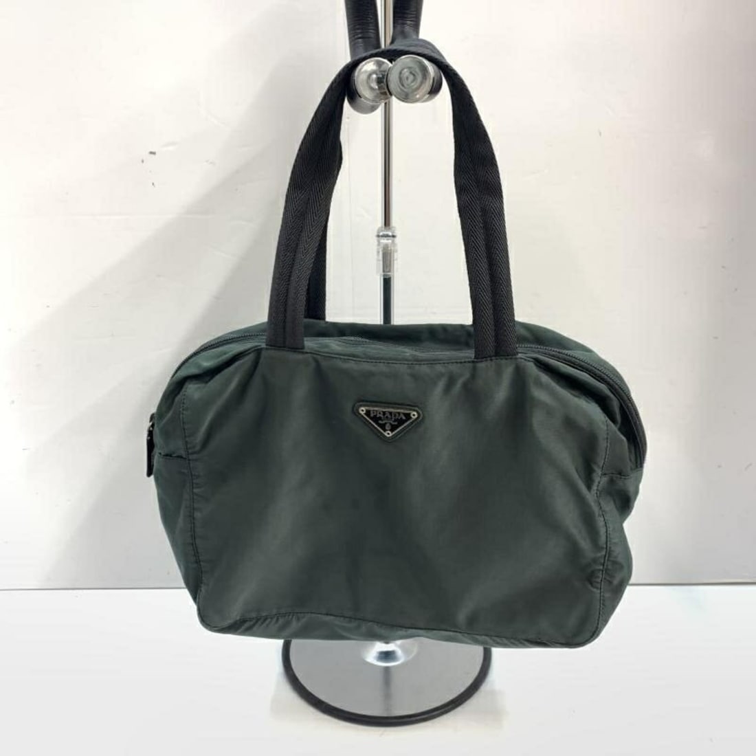 PRADA Triangle Plate Nylon Bag Green Prada: --- Catalog ---Category: SizeSize (HxWxD): 19cm x 29cm x 9cm / 7.48'' x 11.41'' x 3.54''Category: DesignType: Shoulder bag, Tote bagColor: Blue, GreenGender: Women,MenMaterial: Nylon Category: