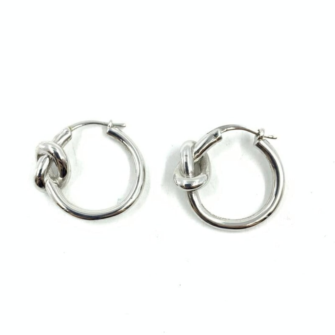 CELINE Knot Hoop Earrings, Silver, SCA1224 R-C Celine: --- Catalog ---Category: SizeSize (HxWxD): 2.00mm x 2.00mm / 0.08'' x 0.08''Category: DesignType: Hoop earringsColor: SilverGender: Women,MenCategory: GeneralMPN: SCA1224Brand: Celine--- Item List ---