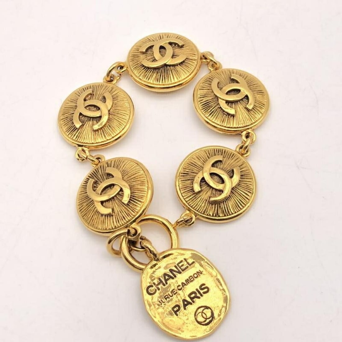 CHANEL Coco Mark Cambon Plate Bracelet: --- Catalog ---Category: SizeLength: 24.2cm / 9.52''Category: DesignType: Charm braceletColor: GoldGender: Women,MenCategory: GeneralBrand: Chanel--- Item List ---Section: ConditionRanking: Rank B Use
