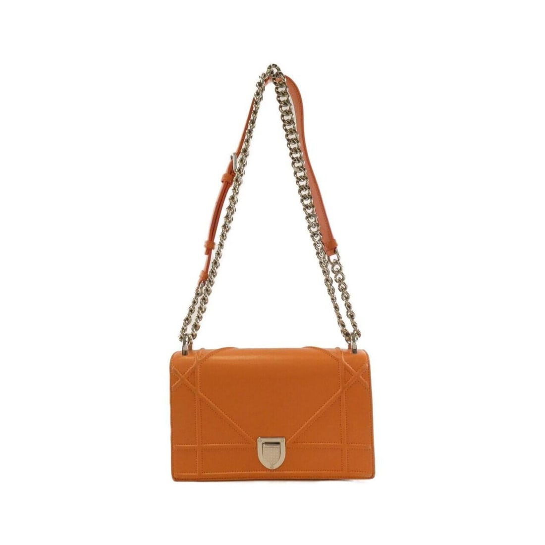 Christian Dior Diorama Shoulder Bag: --- Catalog ---Category: SizeSize (HxWxD): 13cm x 22cm x 6cm / 5.11'' x 8.66'' x 2.36''Category: DesignType: Shoulder bagColor: OrangeGender: WomenMaterial: Leather Hardware Color: SilverCategory: Gen
