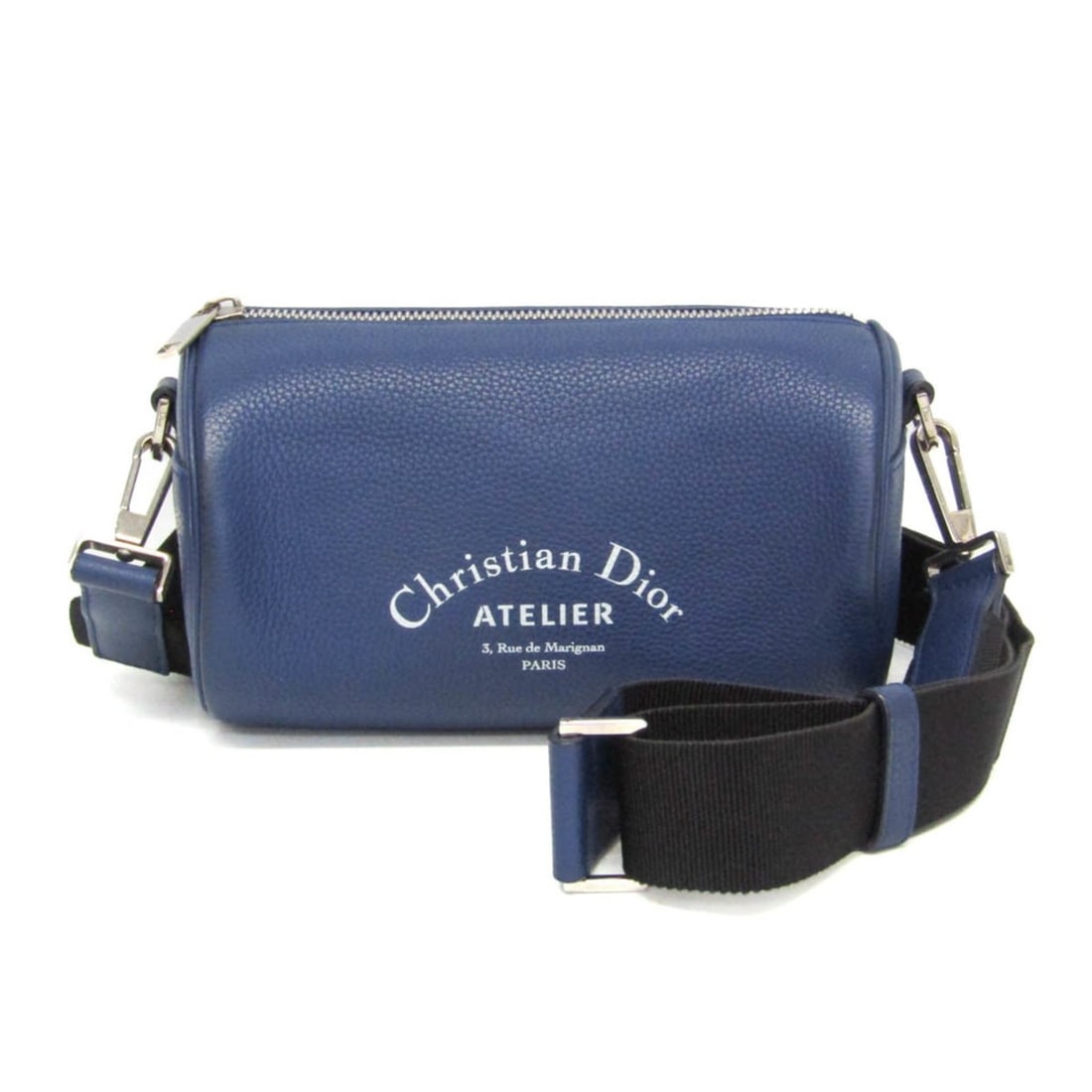 Dior Homme Atelier Roller Men,Women Leather Shoulder Bag Navy: --- Catalog ---Category: SizeSize (HxWxD): 12cm x 21.5cm x 12.5cm / 4.72'' x 8.46'' x 4.92''Strap Length: 97cm - 148cm / 38.18'' - 58.26''Category: DesignType: Shoulder bagColor: NavyGender: Men,Women