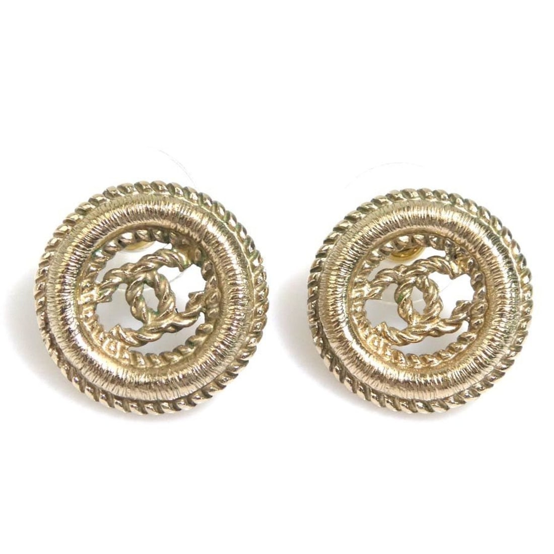 Chanel earrings, Coco Mark design, metal, gold, women's, free shipping, e61612a: --- Catalog ---Category: DesignType: Stud earringsColor: GoldGender: WomenMaterial: MetalCategory: GeneralBrand: ChanelCountry of Origin: Italy--- Item List ---Section: ConditionRanking: Rank AB Used