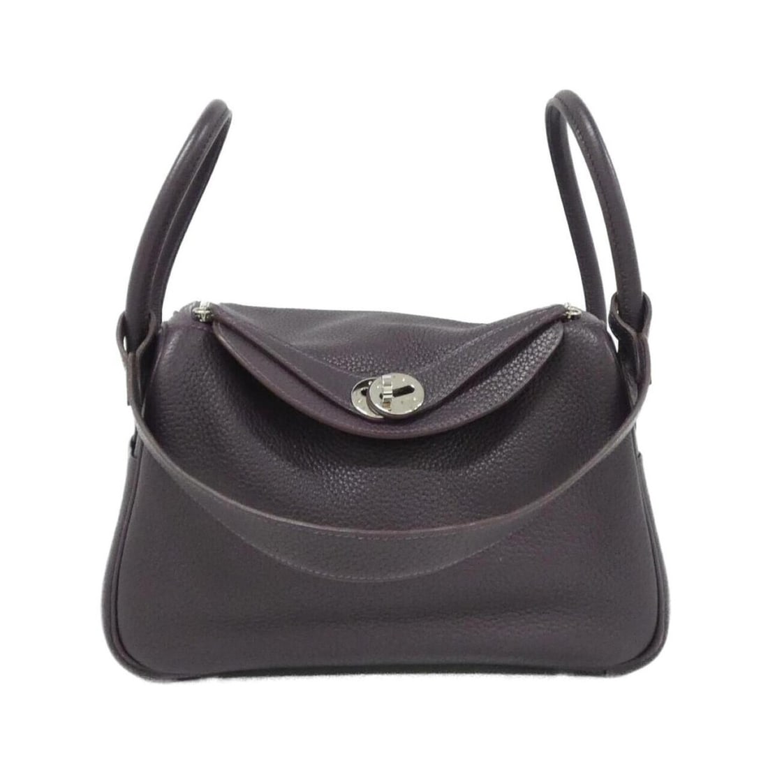 Hermes Lindy 26cm 073428CK Shoulder Bag: --- Catalog ---Category: SizeSize (HxWxD): 19cm x 26cm x 13.5cm / 7.48'' x 10.23'' x 5.31''Category: DesignType: Shoulder bagColor: RaisinGender: WomenMaterial: Taurillon clemence leather Hardware