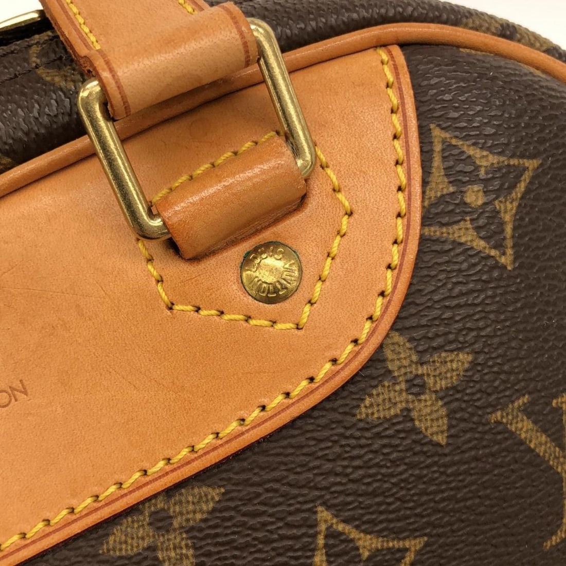 Louis Vuitton Monogram Excursion M41450 Handbag - 4