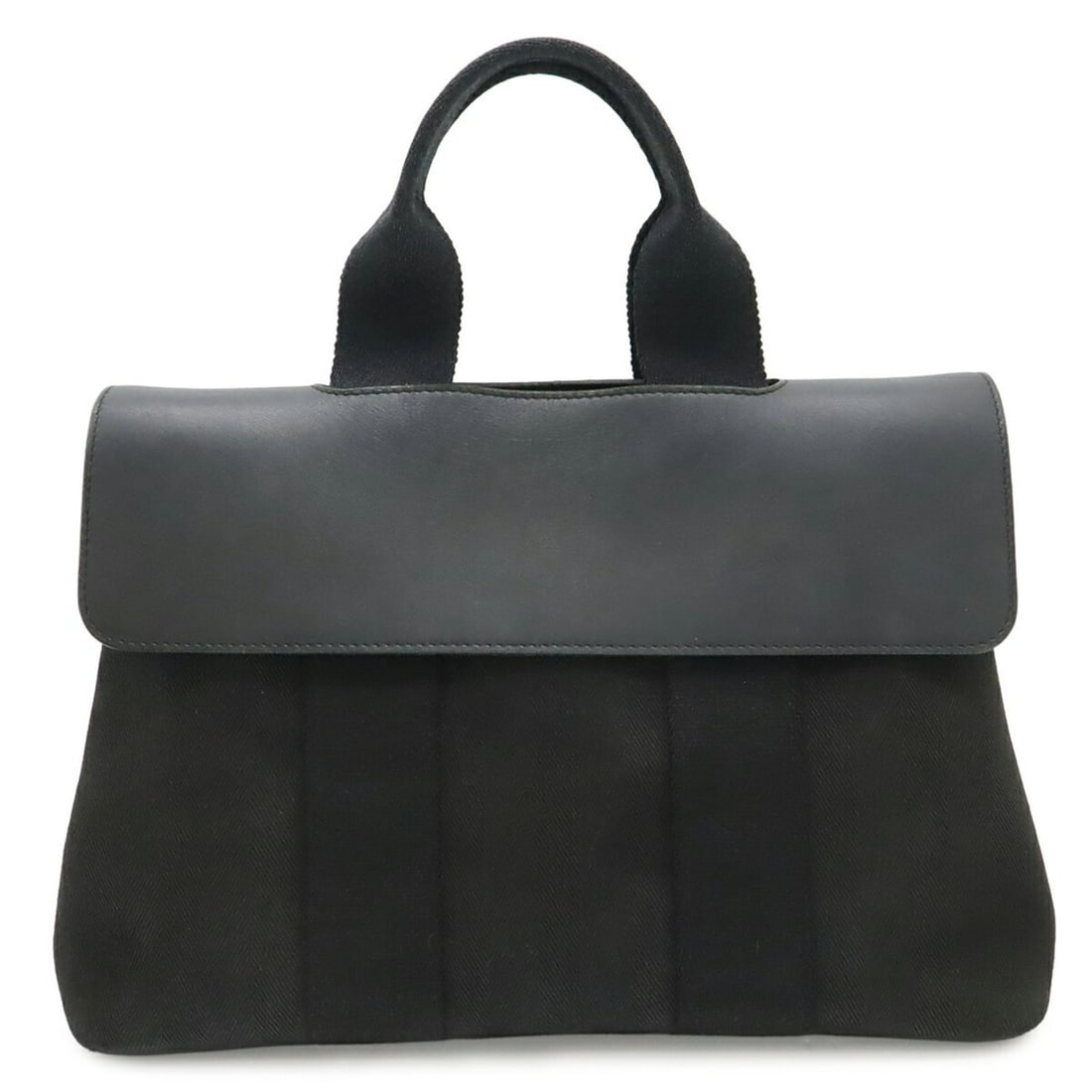 HERMES Valparaiso PM handbag/tote bag in black leather with toile chevron detailing. Pouch not: --- Catalog ---Category: SizeSize (HxWxD): 20.5cm x 30.5cm x 14cm / 8.07'' x 12'' x 5.51''Category: DesignType: Handbag, Tote bagColor: BlackGender: Women,MenMaterial: Toile chevron , Leather Category