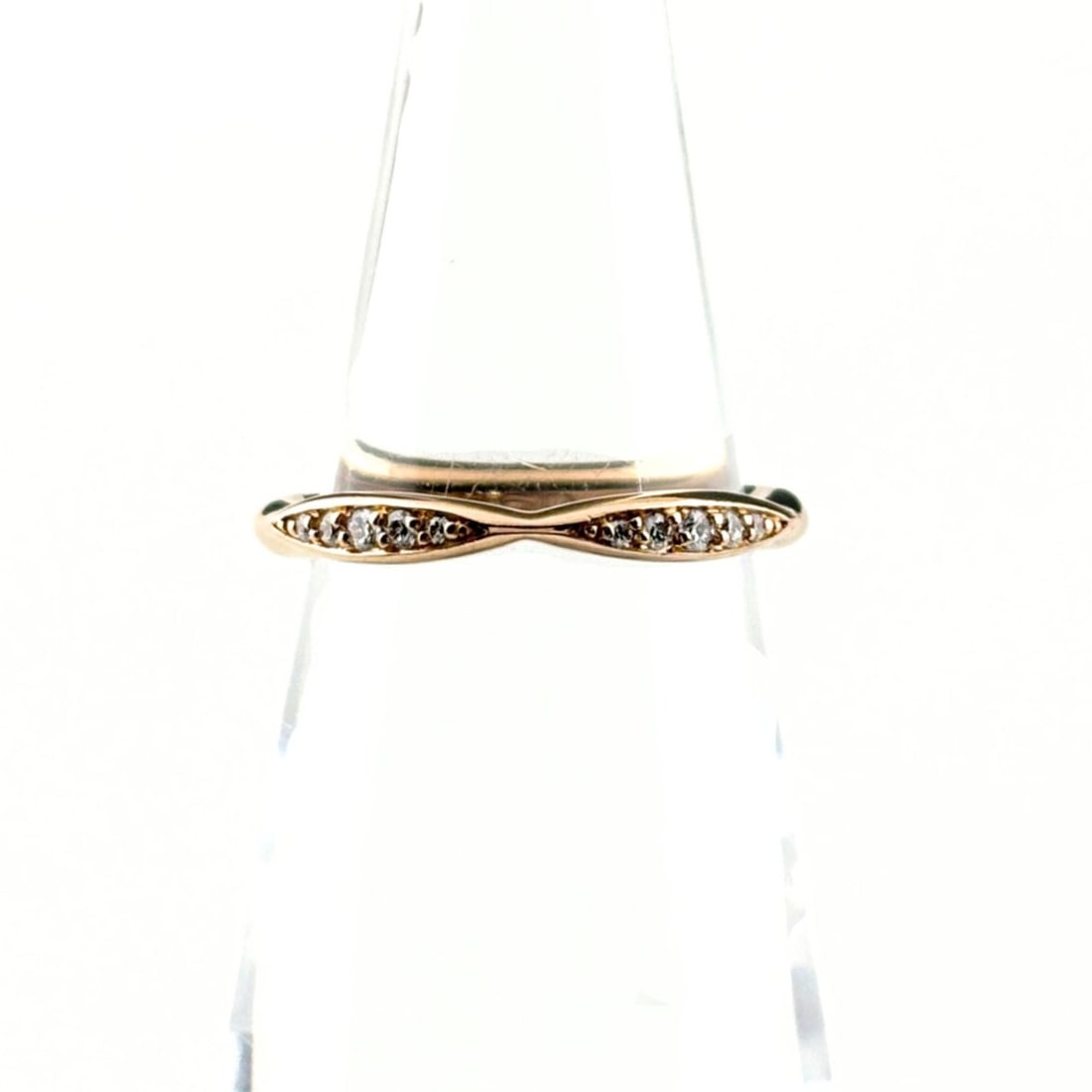 CHANEL Camellia Ring in PG Pink Gold with Diamonds, 750 for Women: --- Catalog ---Category: SizeJP Size: 6.5US Size: 3.5Category: DesignType: Band ringStone: DiamondGender: WomenMaterial: Pink gold (18K)Category: GeneralLine: CamelliaBrand: Chanel--- Item List ---Sec