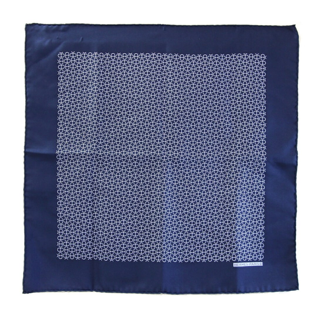 Hermes Scarf Muffler Chaine d'Ancre Carre 42 Navy 100% Silk Petit Women's Men's HERMES: --- Catalog ---Category: SizeSize (LxW): 41cm x 41.5cm / 16.14'' x 16.33''Category: DesignType: ScarfColor: NavyGender: Men,WomenMaterial: Silk Category: GeneralBrand: HermesCountry of Origin: France-