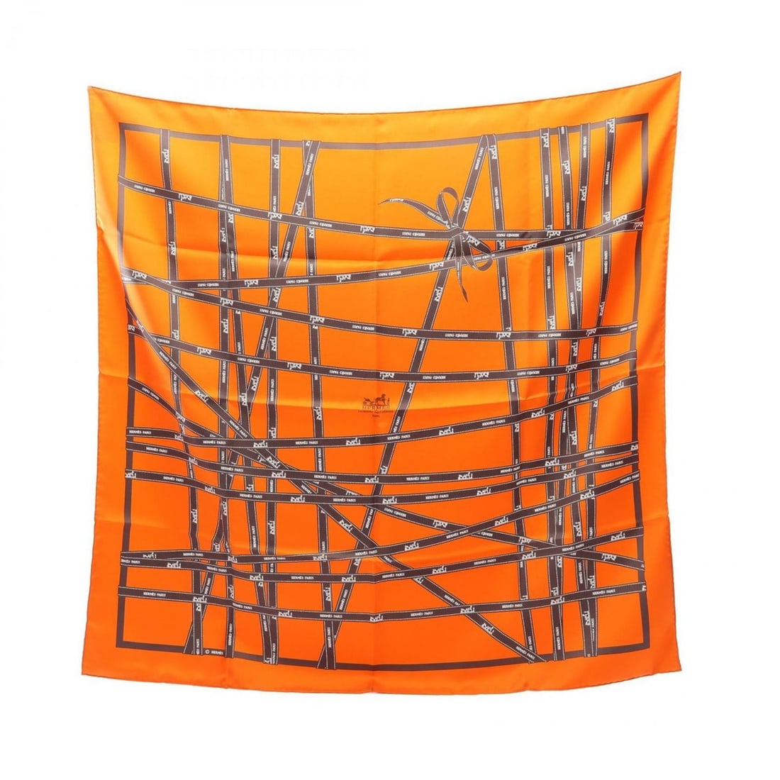 Hermes Carre 90 BOLDUC Scarf/Muffler, Silk, Women's, Orange/Gray Tones: --- Catalog ---Category: SizeSize (LxW): 89cm x 89cm / 35.03'' x 35.03''Category: DesignType: ScarfColor: Gray, OrangeGender: WomenMaterial: Silk Category: GeneralBrand: Hermes--- Item List ---Section