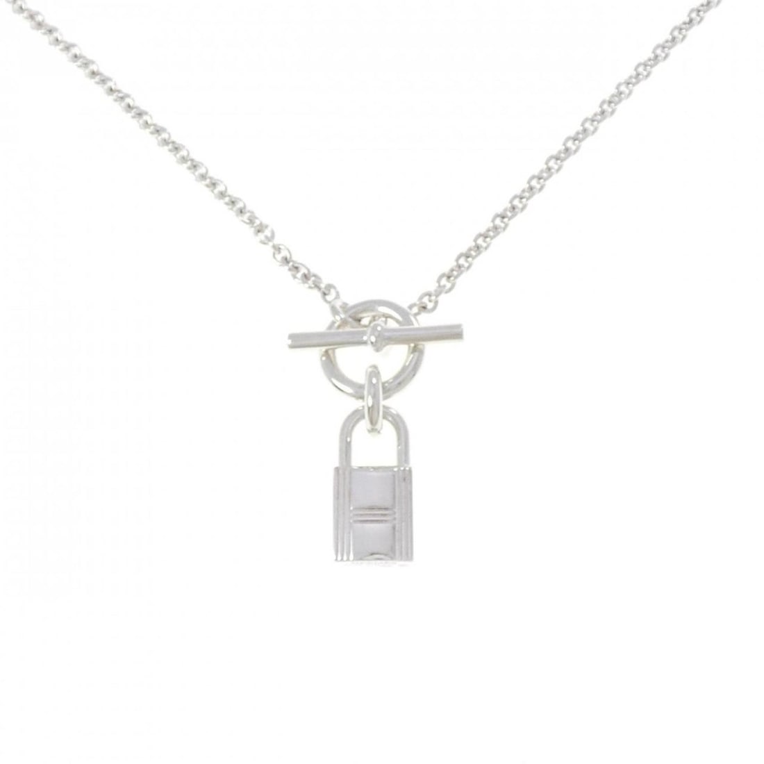 Hermes Amulette Cadena Necklace: --- Catalog ---Category: SizeWidth: 2.3mm / 0.09''Weight: 10.6g / 0.37oz.Pendant Size: 28.3mm x 18mm / 1.11'' x 0.7''Neck Circumference: 40 cm / 15.74''Category: DesignGender: WomenMaterial: Silver