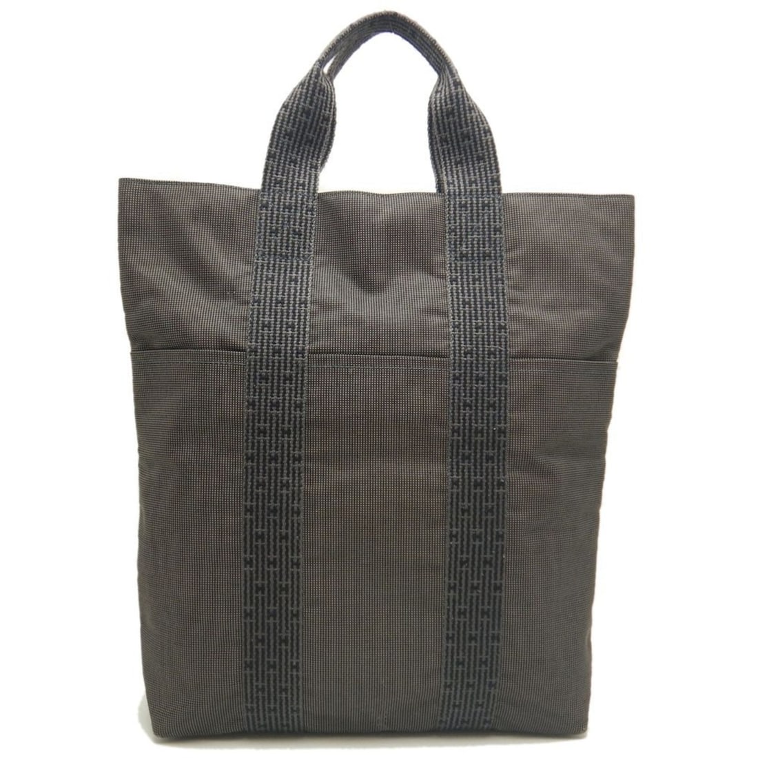 HERMES Hermes Herline Cabas Tote Bag, Nylon, Gray, Men's, 253639: --- Catalog ---Category: SizeSize (HxWxD): 38cm x 29cm x 8cm / 14.96'' x 11.41'' x 3.14''Category: DesignType: Tote bagColor: GrayGender: MenMaterial: Nylon Category: GeneralBrand: Hermes--- Item List