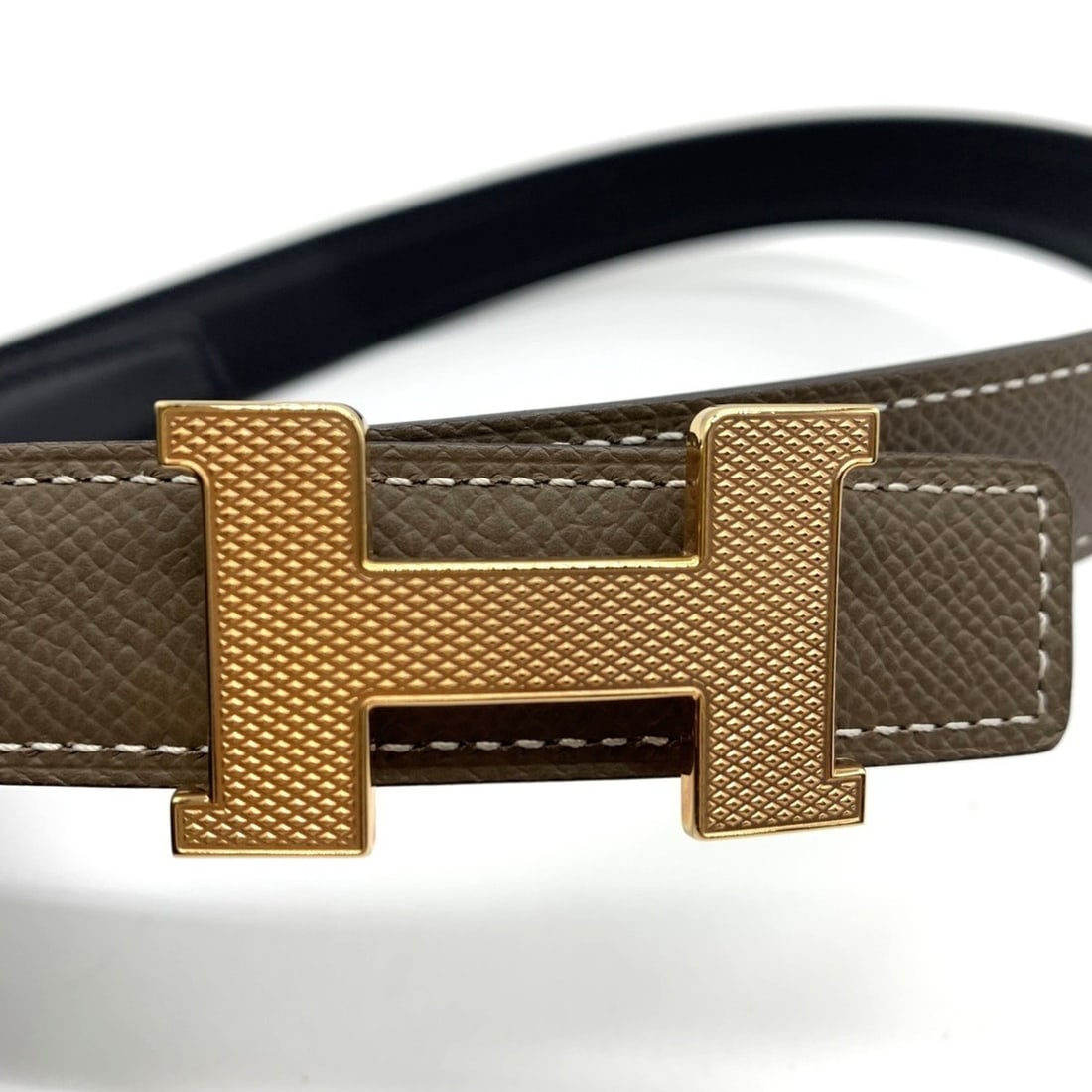 Hermes Constance Mini H-belt Epsom 24mm Reversible W-stamp Noir Black x Etoupe Women's: --- Catalog ---Category: SizeWidth: 2.4cm / 0.94''Length: 67.5cm - 72.5cm / 26.57'' - 28.54''Buckle Size: 4.6cm x 2.9cm / 1.81'' x 1.14''Category: DesignType: Standard beltColor: BlackGender: WomenLea