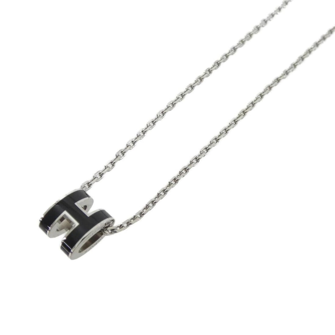 Hermes Pop H MINI 147992FP Necklace: --- Catalog ---Category: SizePendant Size: 8mm x 7mm / 0.31'' x 0.27''Neck Circumference: 44 cm / 17.32''Category: DesignColor: Black, SilverGender: WomenNecklace Type: NecklaceCategory: GeneralMPN: