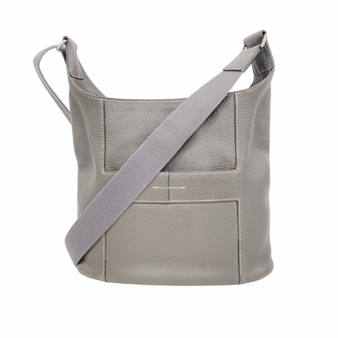 Hermes Shoulder Bag Good News PM Taurillon Clemence Ardoise ?L Stamp Women's: --- Catalog ---Category: SizeSize (HxWxD): 24cm x 27cm x 9.5cm / 9.44'' x 10.62'' x 3.74''Category: DesignType: Shoulder bagColor: ArdoiseGender: WomenMaterial: Taurillon clemence leather Hardware Col