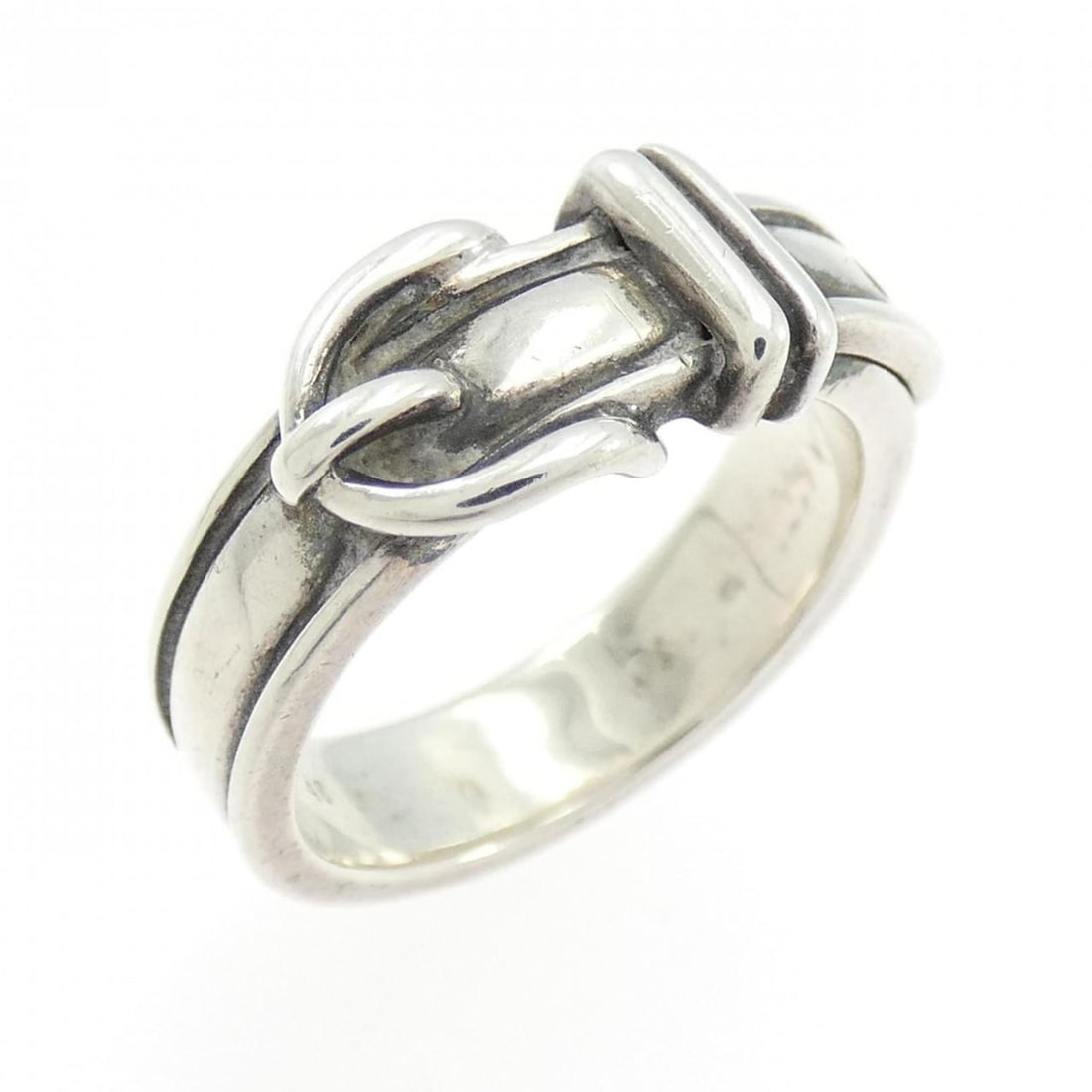 Hermes Hermès Centur Croix Ring: --- Catalog ---Category: SizeUS Size: 4.5Brand Size: 48Category: DesignType: Band ringGender: WomenMaterial: Silver 925Category: GeneralBrand: Hermes--- Item List ---Section: ConditionRanking: Rank B