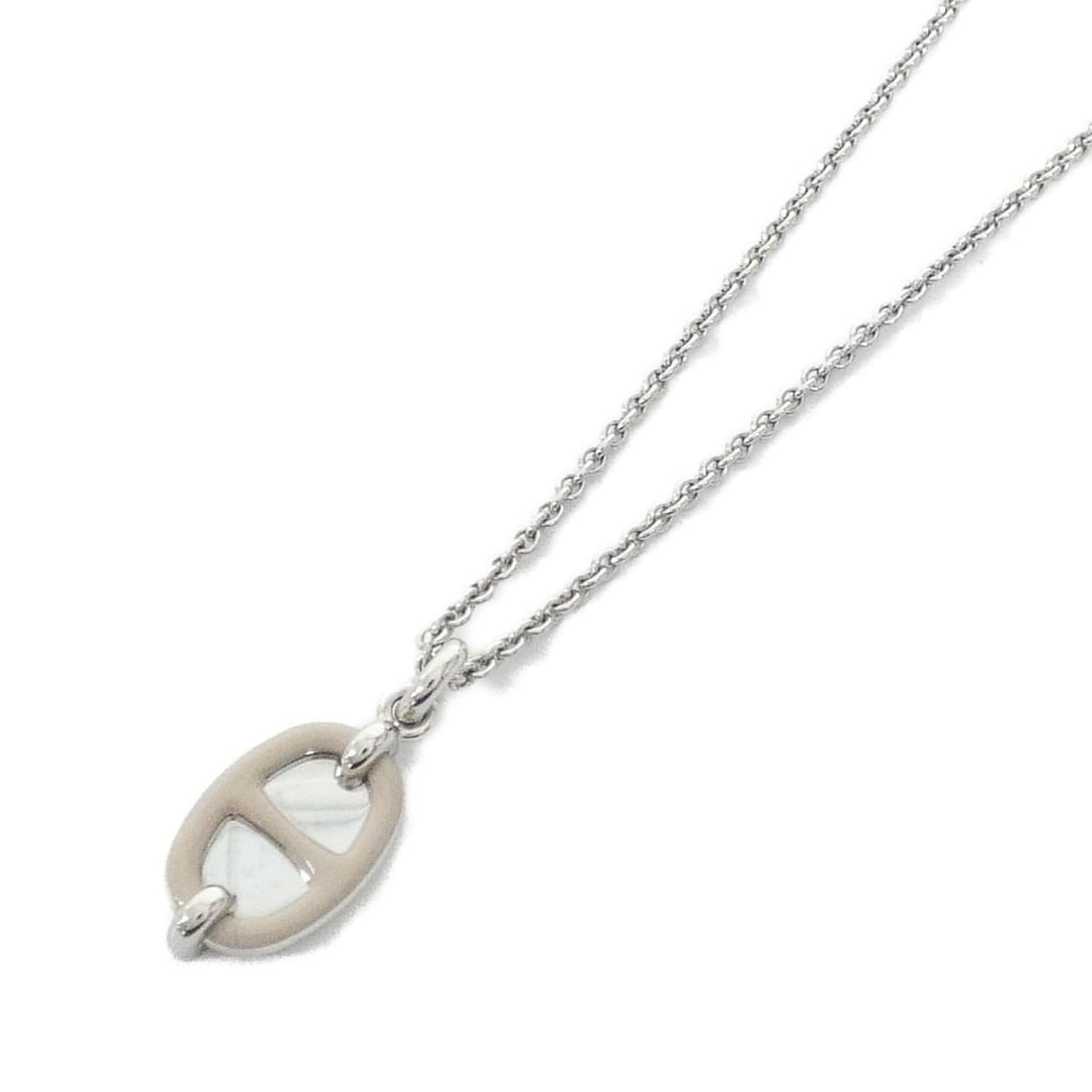 Hermes Mini Maillon PM 100053FP Necklace: --- Catalog ---Category: SizePendant Size: 29mm x 12mm / 1.14'' x 0.47''Neck Circumference: 42.5 cm - 47.5 cm / 16.73'' - 18.7''Category: DesignColor: SilverGender: WomenNecklace Type: