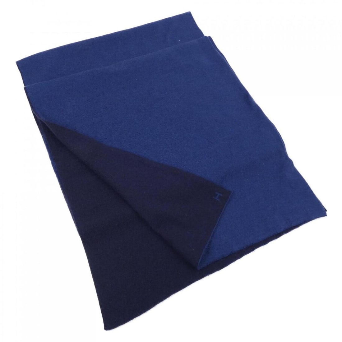 Hermes HERMES ALLER RETOUR 733631T Aller Retour Scarf: --- Catalog ---Category: SizeSize (LxW): 1.75m x 30cm / 68.89'' x 11.81''Category: DesignType: StoleColor: Blue, NavyGender: MenMaterial: Silk , Cashmere Category: GeneralBrand: Hermes--- Item List