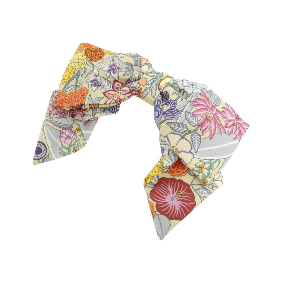 Hermes BLOOM Grenelle PM 251028G Barrette: --- Catalog ---Category: SizeSize (LxW): 9cm x 12.5cm / 3.54'' x 4.92''Category: DesignType: BarretteColor: BeigeGender: WomenMaterial: SilkCategory: GeneralBrand: Hermes--- Item List ---Section: