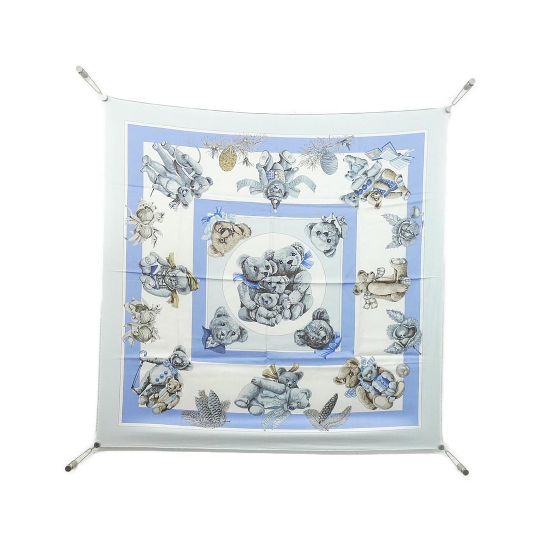Hermes CONFIDENTS DES COEURS Carre Scarf Muffler: --- Catalog ---Category: SizeSize (LxW): 90cm x 90cm / 35.43'' x 35.43''Category: DesignType: ScarfColor: Blue, WhiteGender: WomenMaterial: Silk Category: GeneralBrand: Hermes--- Item List ---Section: