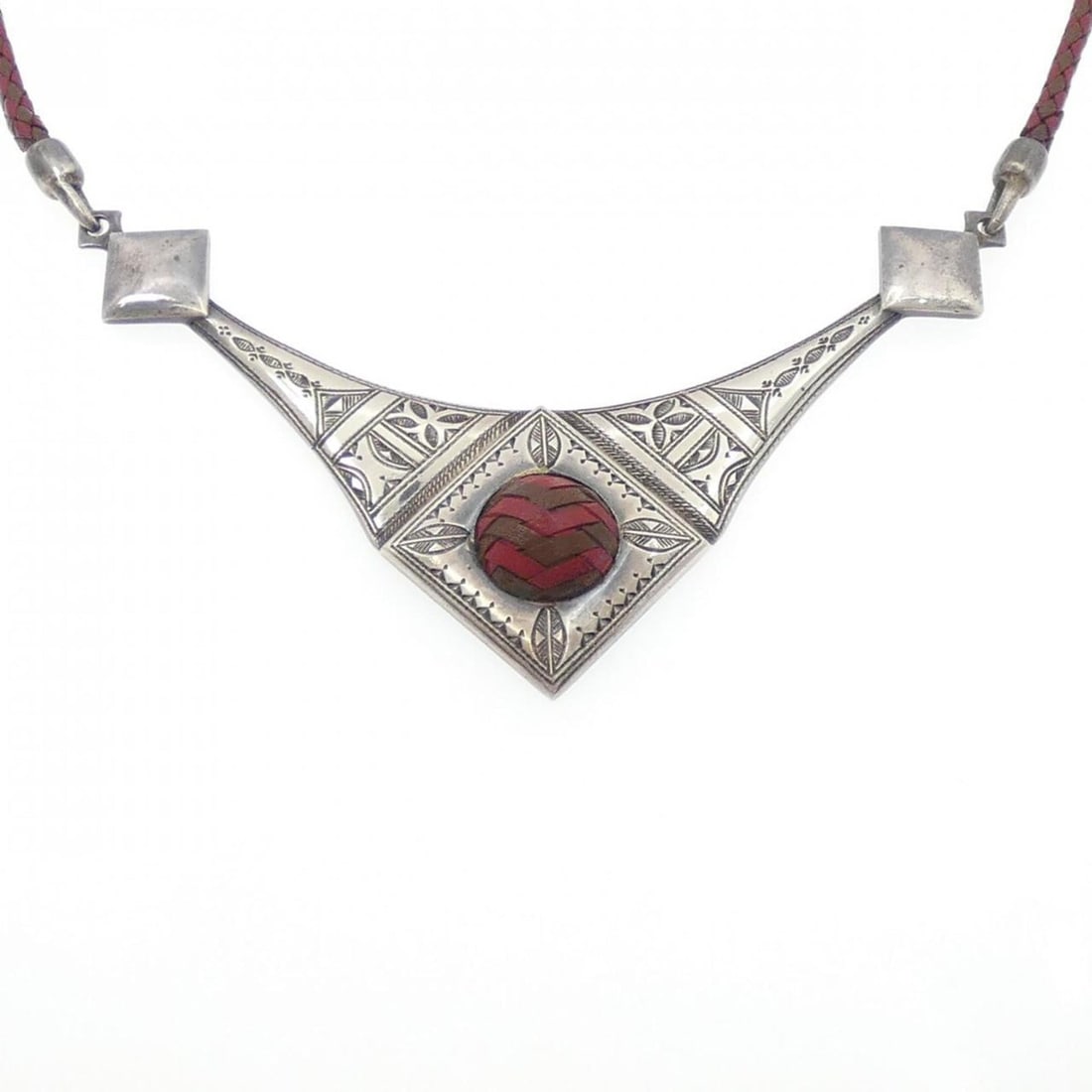 Hermes Hermès Hallmark Necklace: --- Catalog ---Category: SizeWidth: 4.2mm / 0.17''Weight: 72g / 2.53oz.Pendant Size: 77.7mm x 122.6mm / 3.05'' x 4.82''Neck Circumference: 47 cm / 18.5''Category: DesignGender: WomenPendant Type: