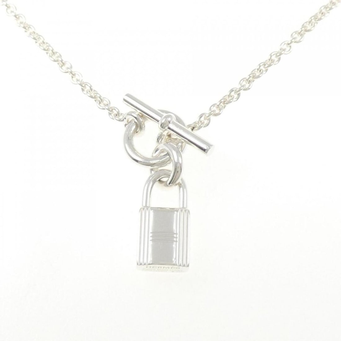 Hermes Amulette Cadena Necklace: --- Catalog ---Category: SizePendant Size: 28mm x 8mm / 1.1'' x 0.31''Neck Circumference: 41 cm / 16.14''Category: DesignGender: WomenMaterial: Silver 925Necklace Type: NecklaceCategory: GeneralMPN: