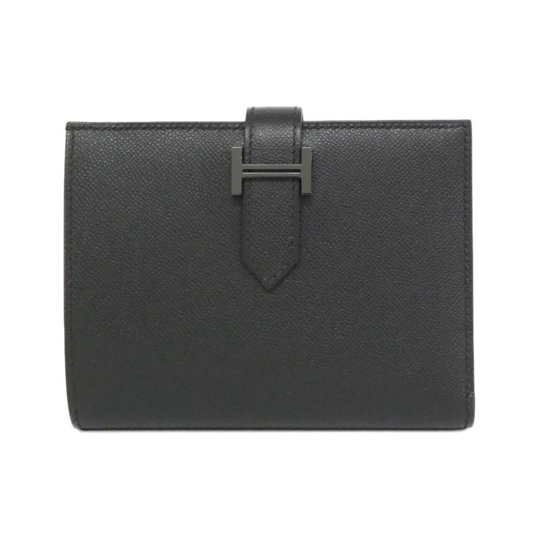 Hermes Bearn Compact Monochrome Wallet 085916CH: --- Catalog ---Category: SizeSize (HxWxD): 10cm x 12cm x 1.5cm / 3.93'' x 4.72'' x 0.59''Category: DesignType: Wallet (bi-fold)Color: BlackGender: Women,MenCategory: GeneralLine: BearnBrand:
