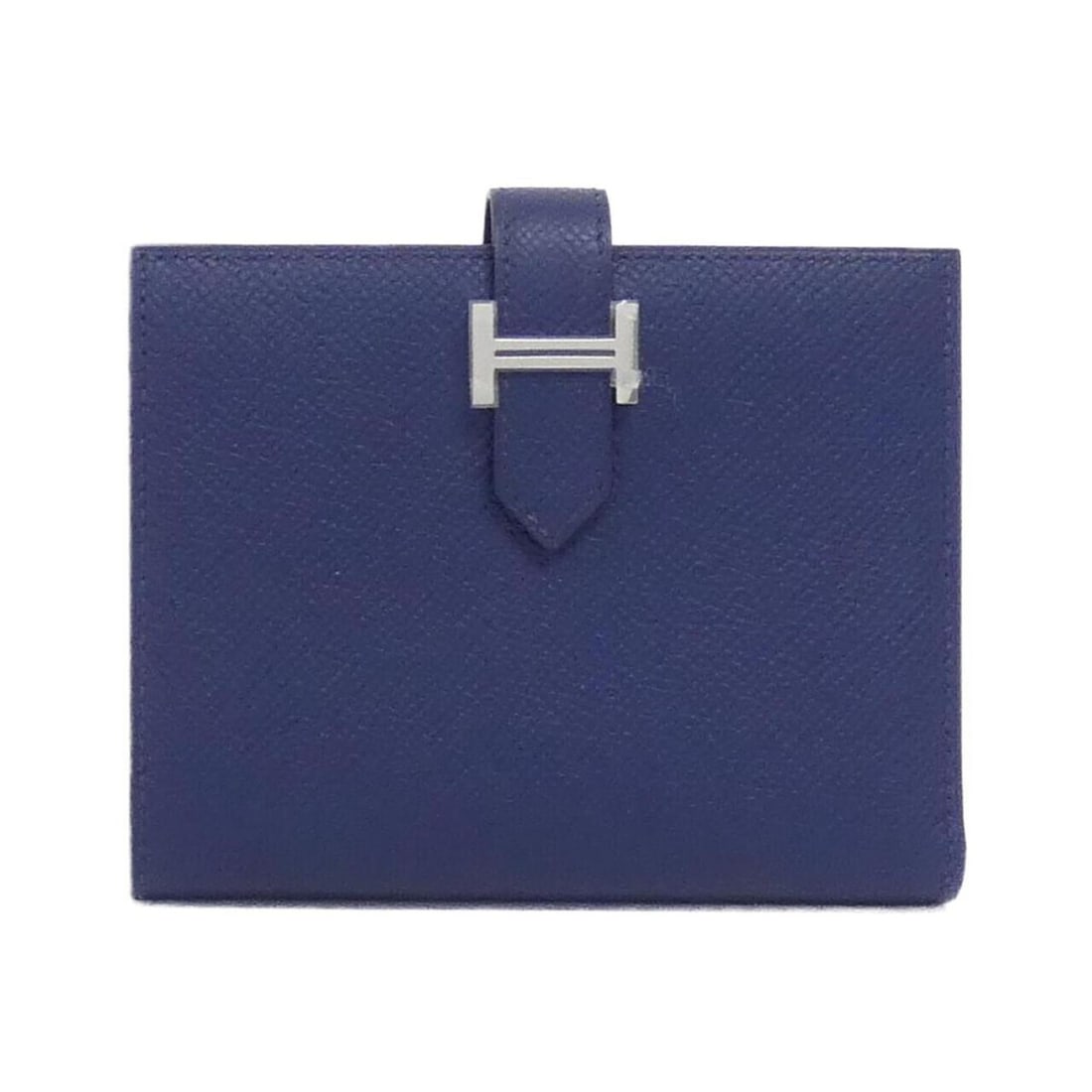 Hermes Bearn Compact 039790CK Wallet: --- Catalog ---Category: SizeSize (HxWxD): 9.5cm x 12cm x 1.5cm / 3.74'' x 4.72'' x 0.59''Category: DesignType: Wallet (bi-fold)Color: Blue, NavyGender: WomenMaterial: Epsom leather Category: GeneralM