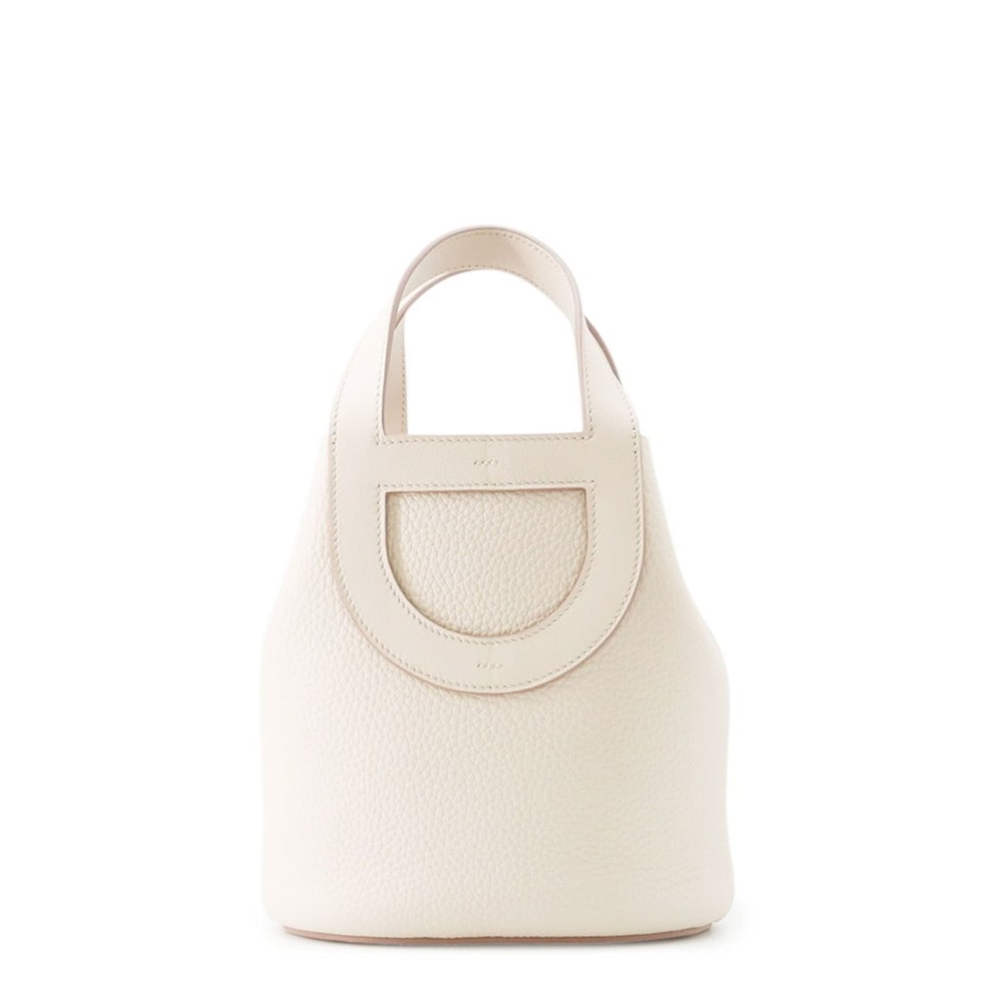 Hermès In the Loop Tote Bag 18 Beton Taurillon Clemence W Stamp HERMES: --- Catalog ---Category: SizeSize (HxWxD): 19cm x 18cm x 13cm / 7.48'' x 7.08'' x 5.11''Category: DesignType: Tote bagColor: Beige, Light beigeGender: WomenMaterial: Taurillon clemence leather ,