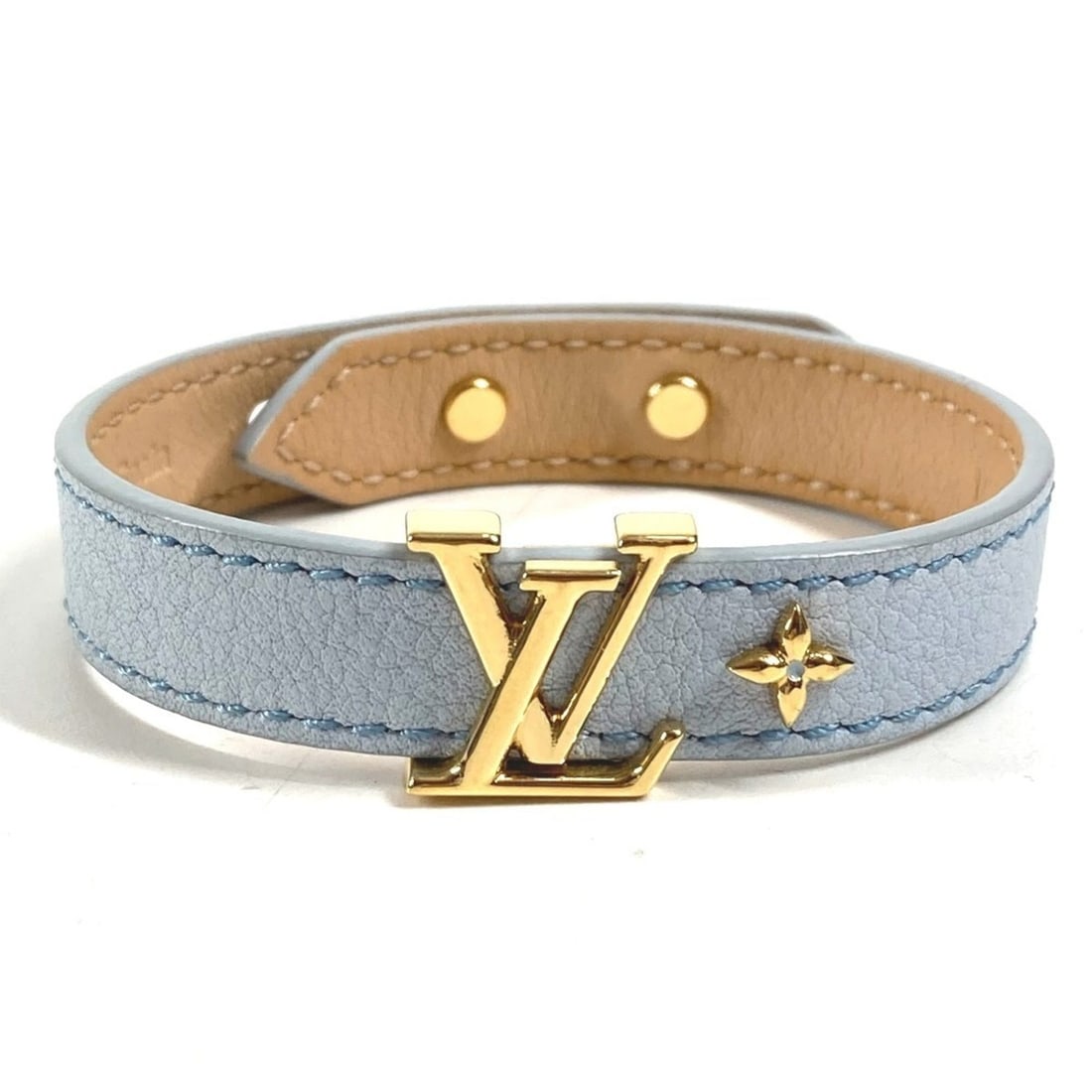 LOUIS VUITTON M8104F Bracelet LV Iconic Accessory Leather Men's Women's Light Blue Like New: --- Catalog ---Category: SizeSize: 17Width: 1.2cm / 0.47''Total Length: 21.5cm / 8.46''Category: DesignType: Charm braceletColor: Light blueGender: Men,Women,UnisexMaterial: LeatherCategory: GeneralBr