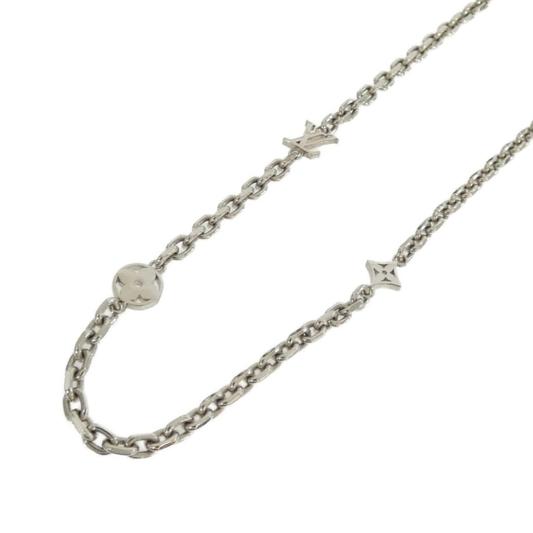 Louis Vuitton Chain LV Yours M02739 Necklace: --- Catalog ---Category: SizePendant Size: 8mm x 7mm / 0.31'' x 0.27''Neck Circumference: 43.5 cm - 54 cm / 17.12'' - 21.25''Category: DesignColor: SilverGender: WomenNecklace Type: NecklaceCategory: